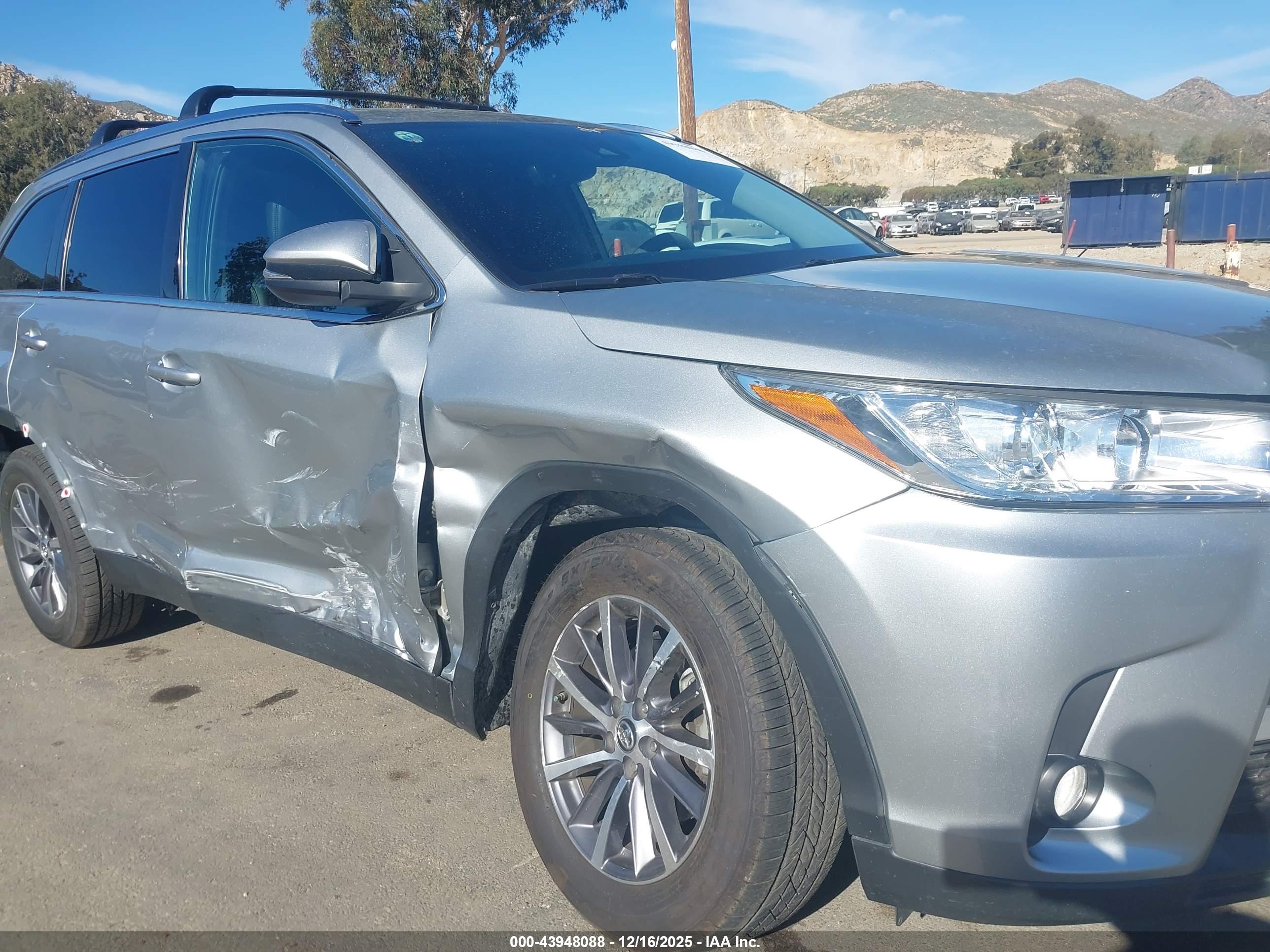 TOYOTA HIGHLANDER image 6