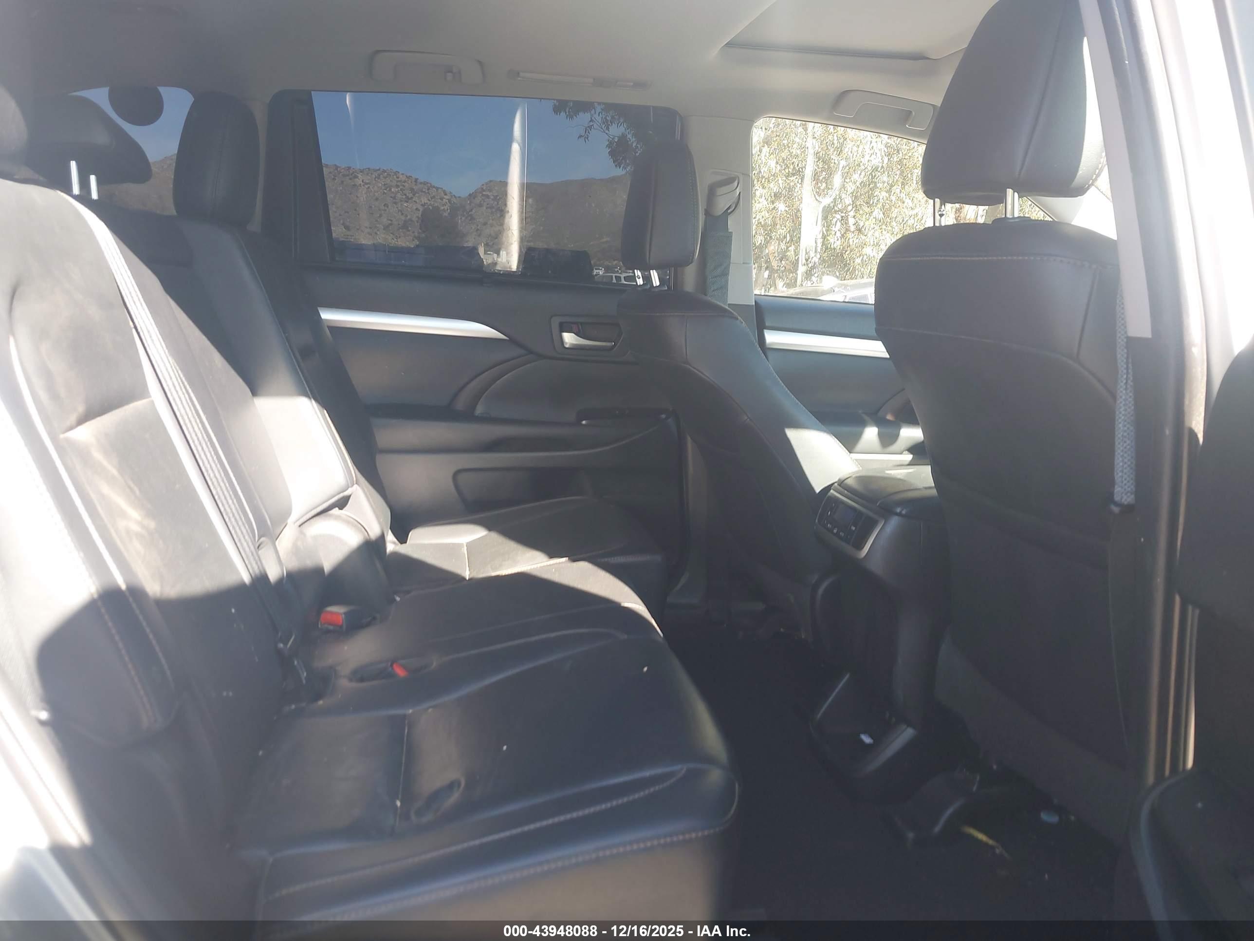 TOYOTA HIGHLANDER image 8