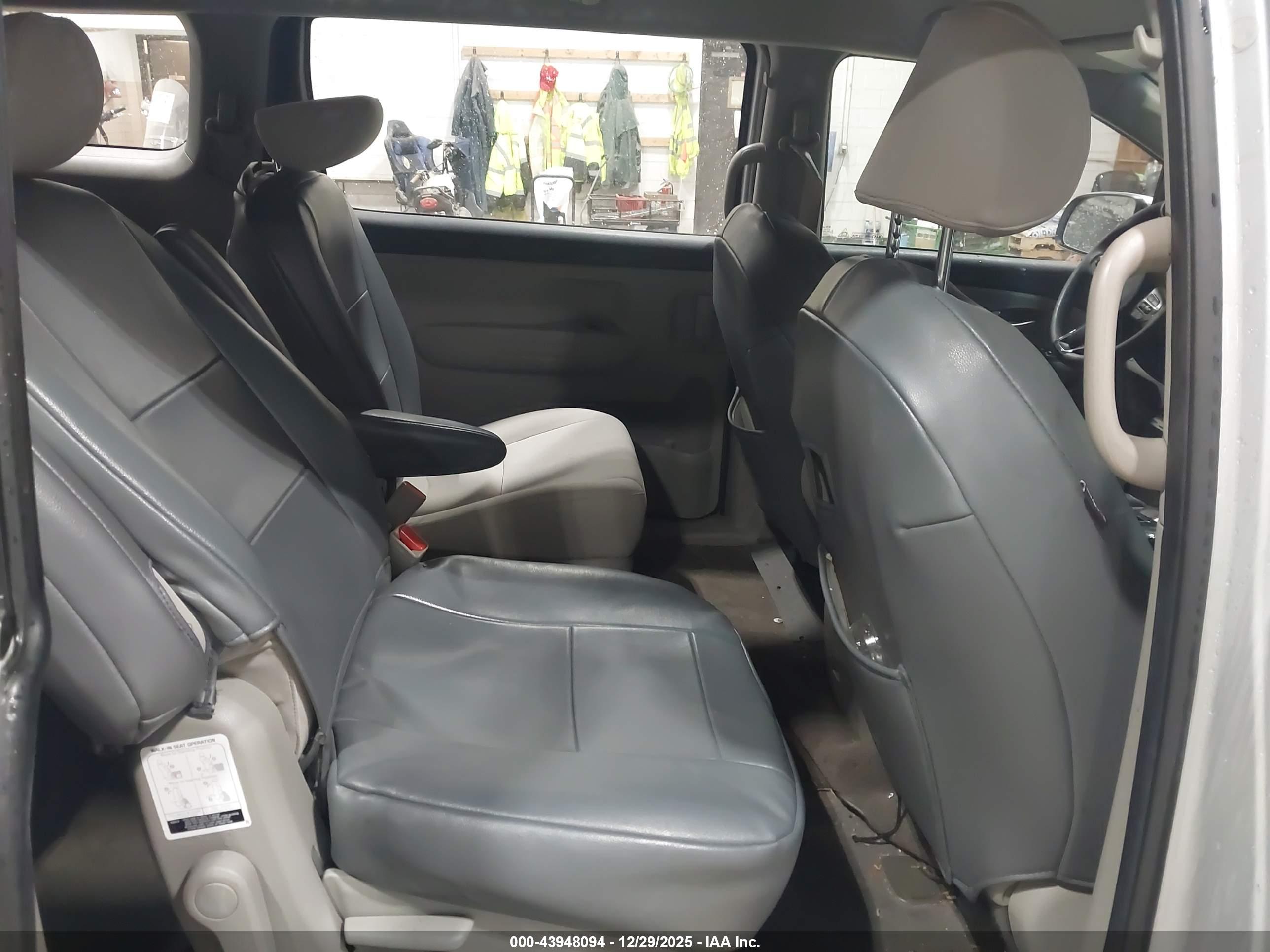 KIA SEDONA image 8