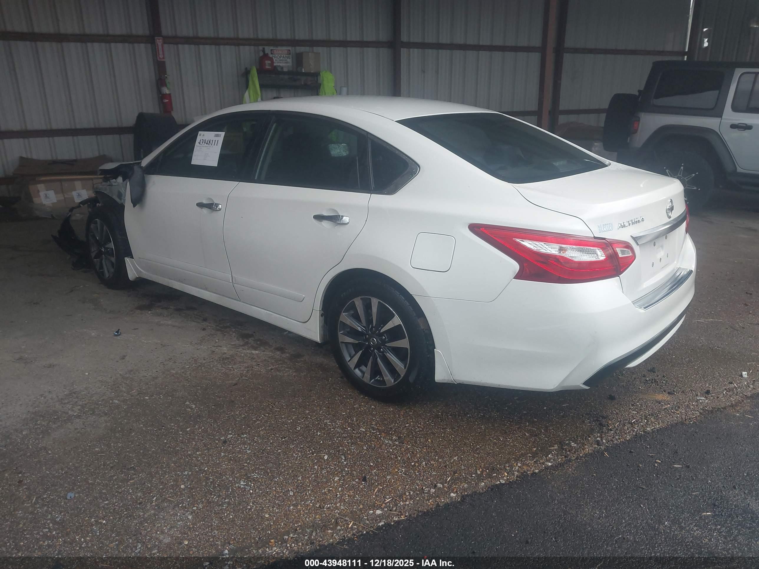 NISSAN ALTIMA image 3