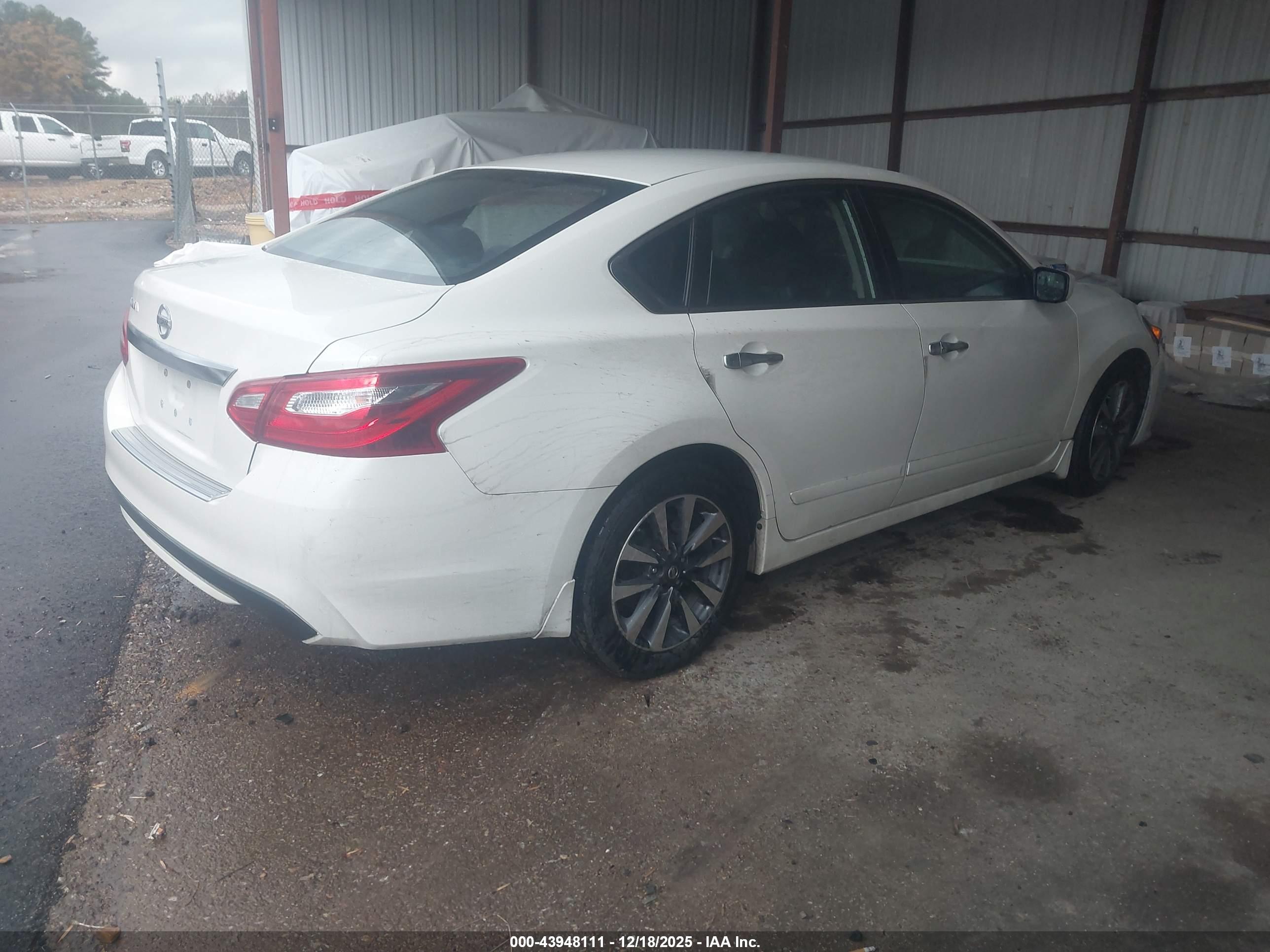 NISSAN ALTIMA image 4