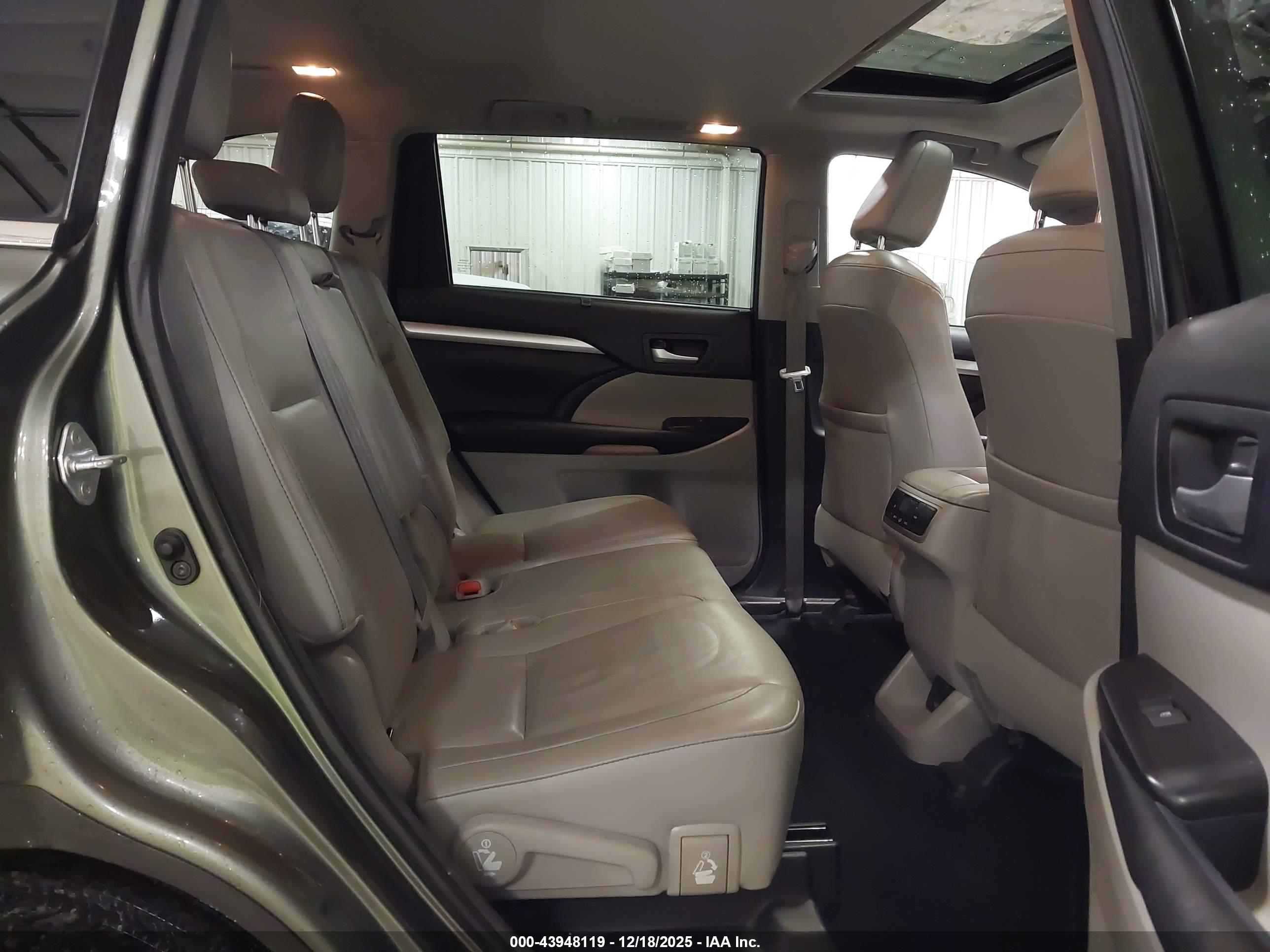 TOYOTA HIGHLANDER image 8