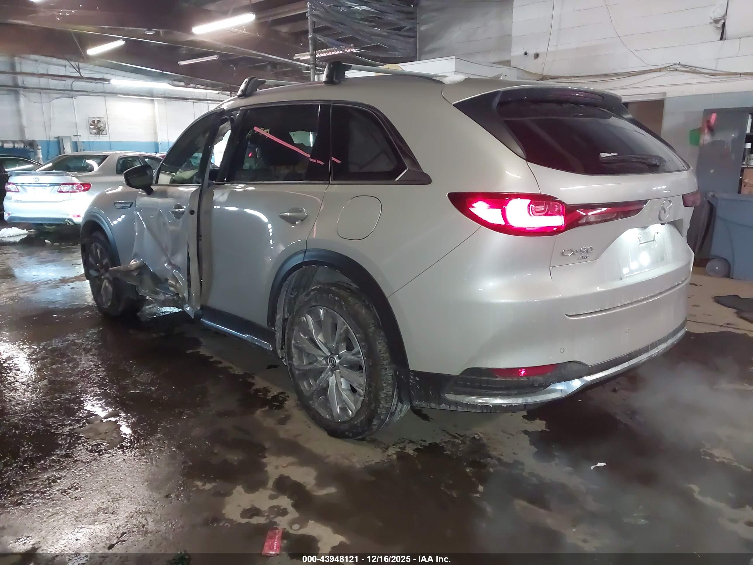 MAZDA CX-90 image 3