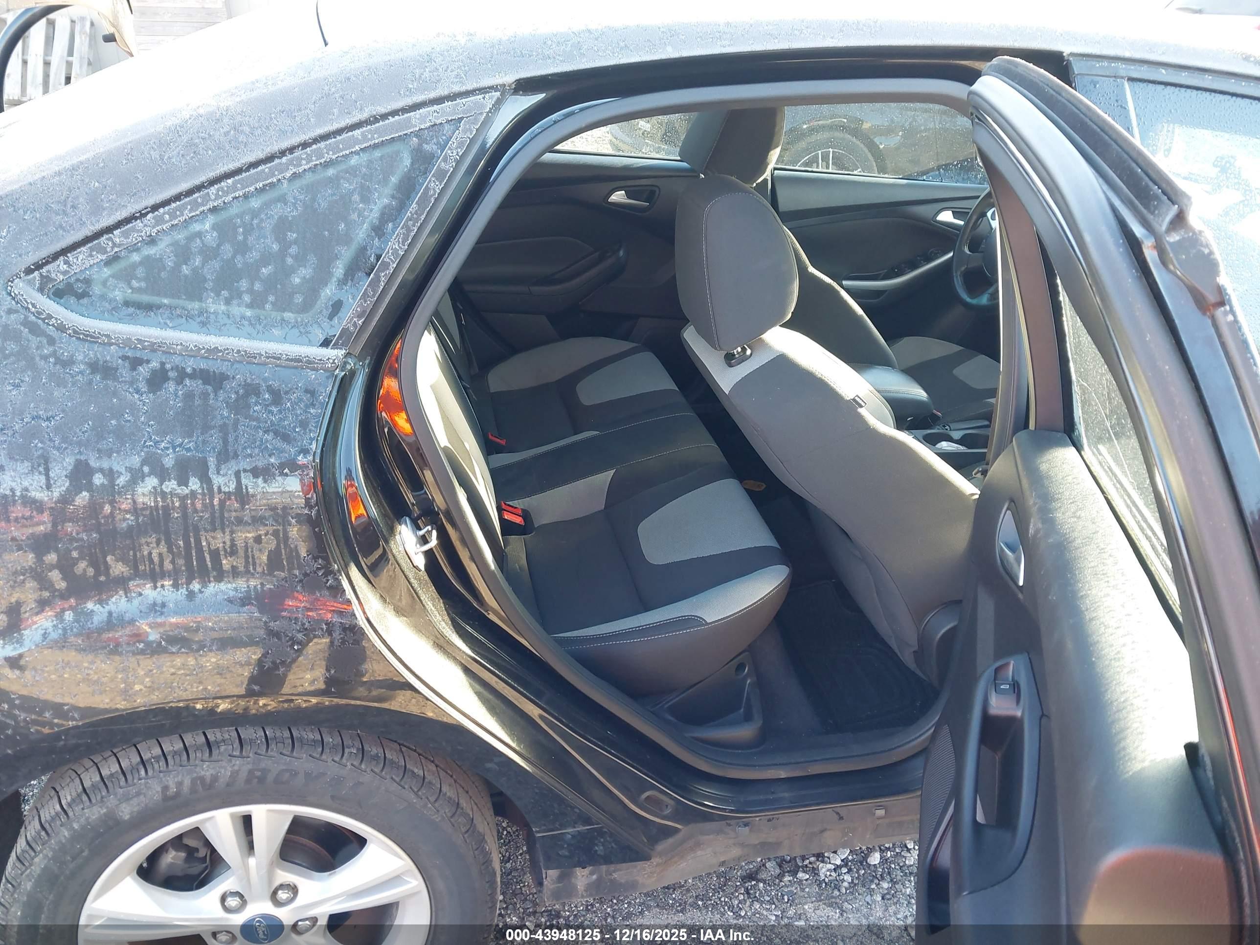 FORD FOCUS image 8
