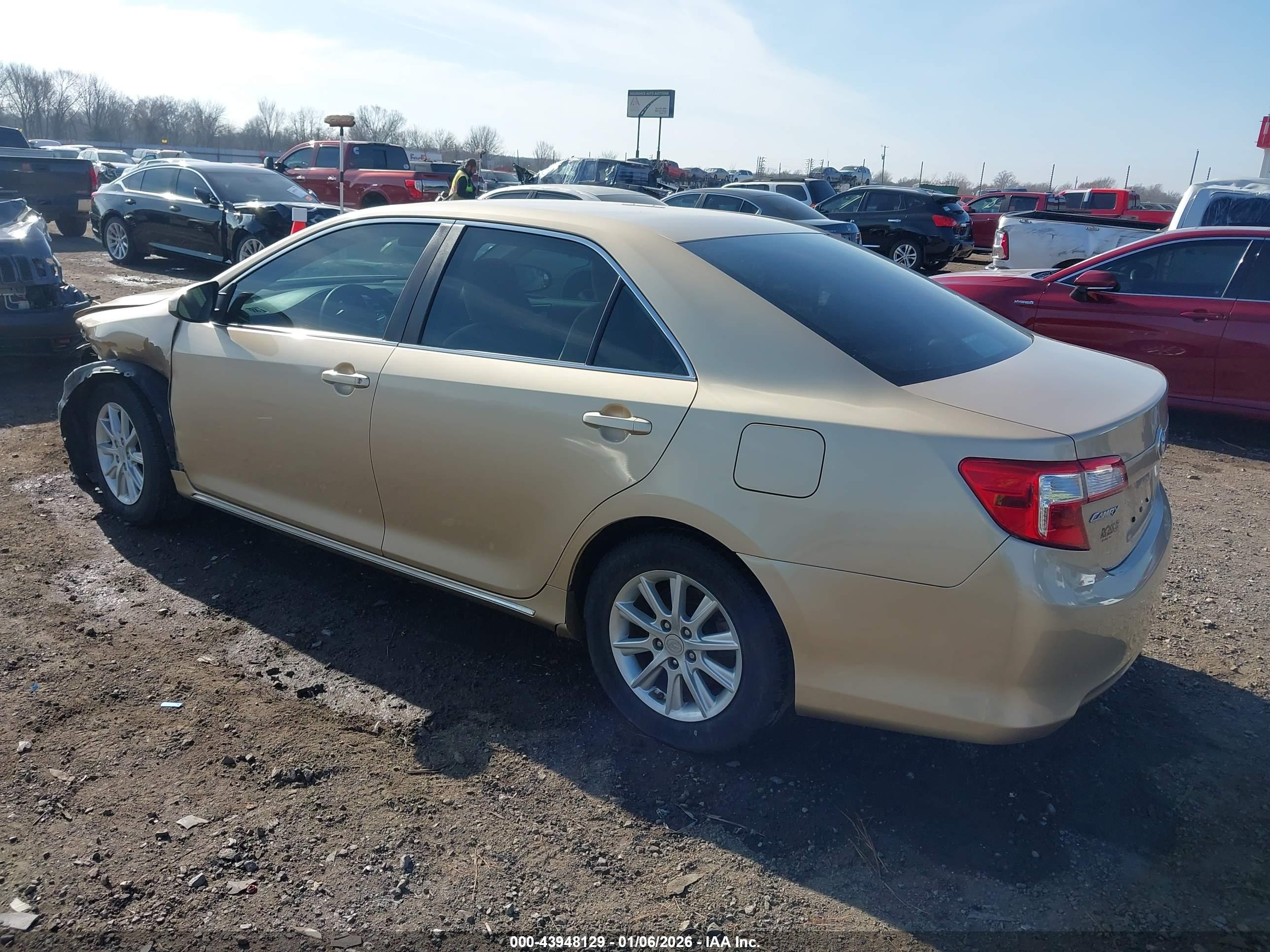 TOYOTA CAMRY image 3