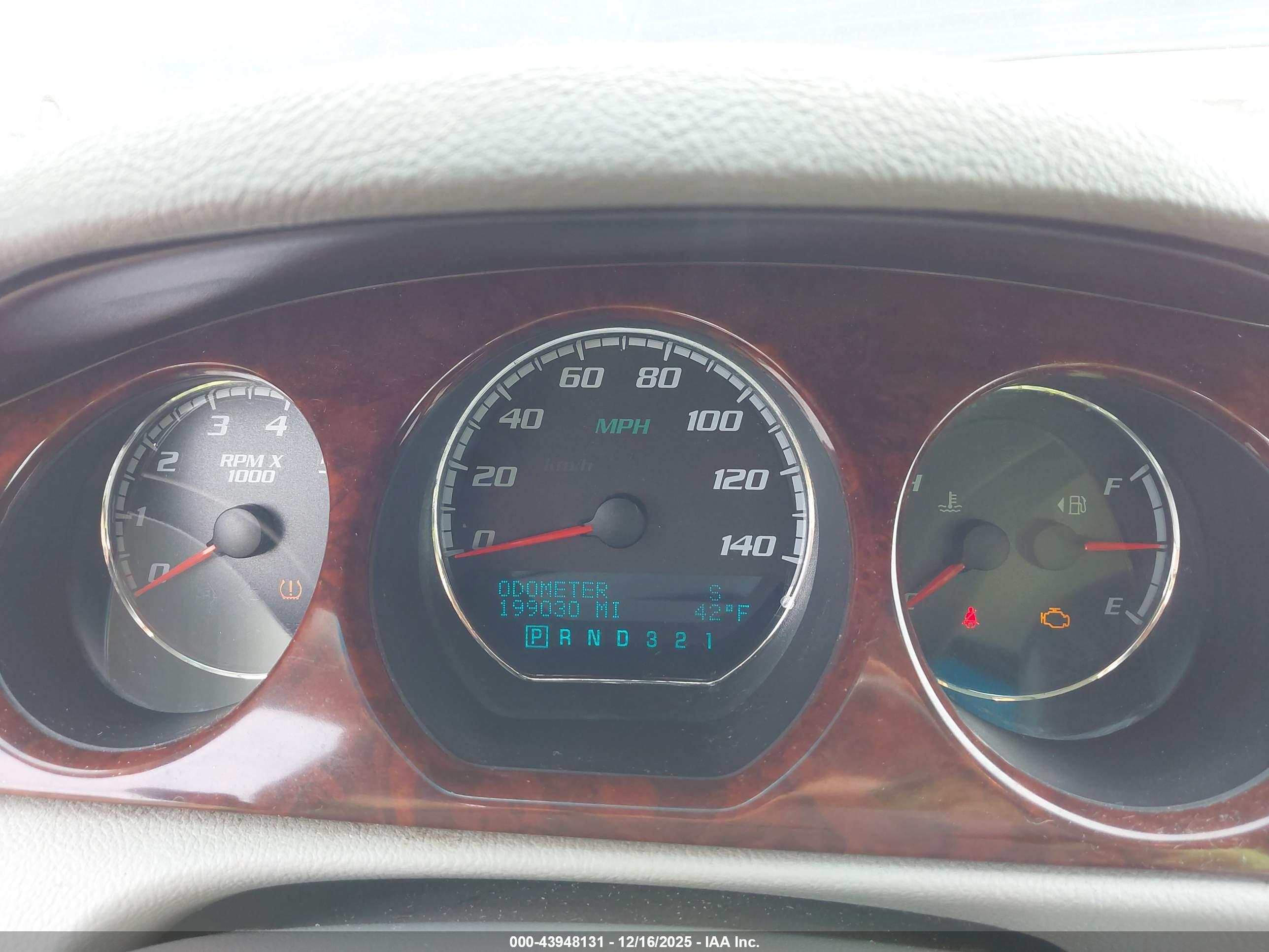 BUICK LUCERNE image 7