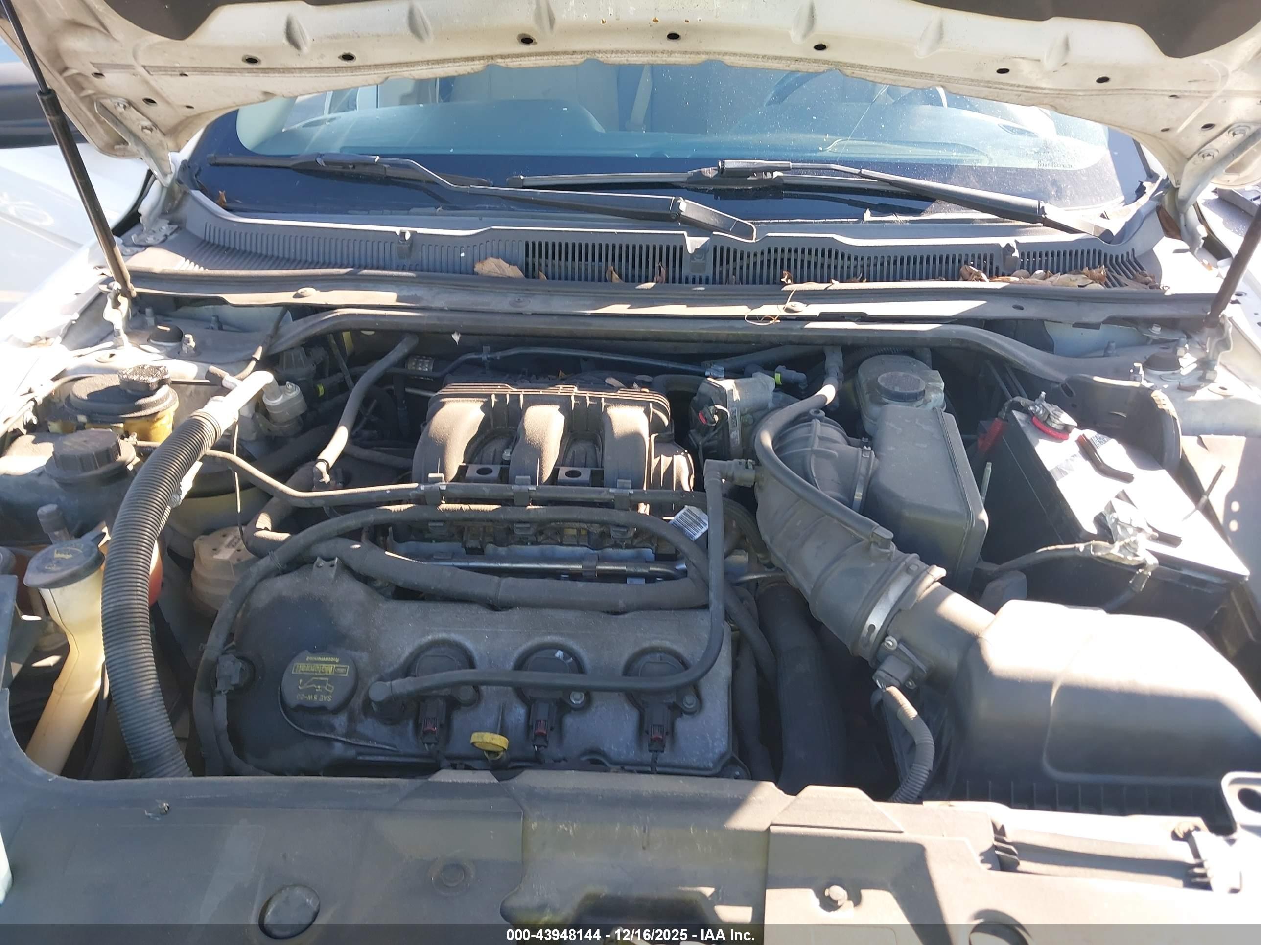 FORD TAURUS image 10