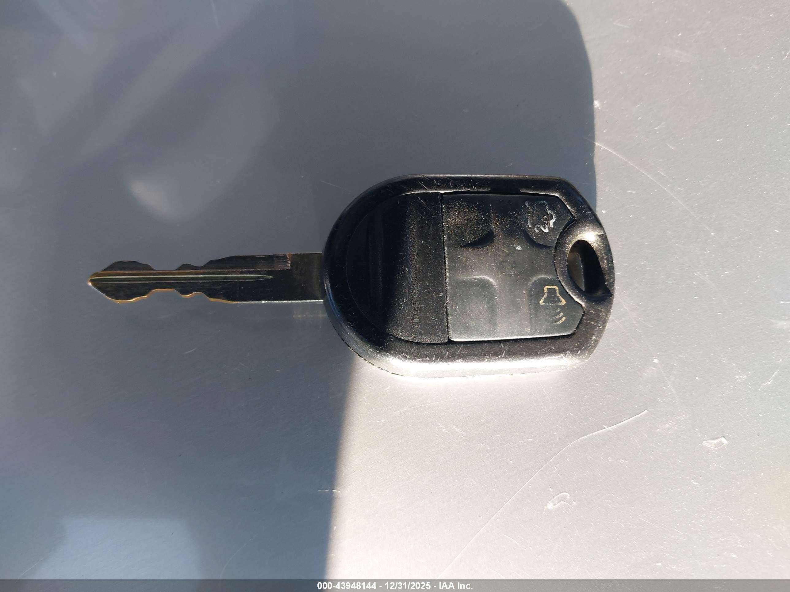 FORD TAURUS image 11