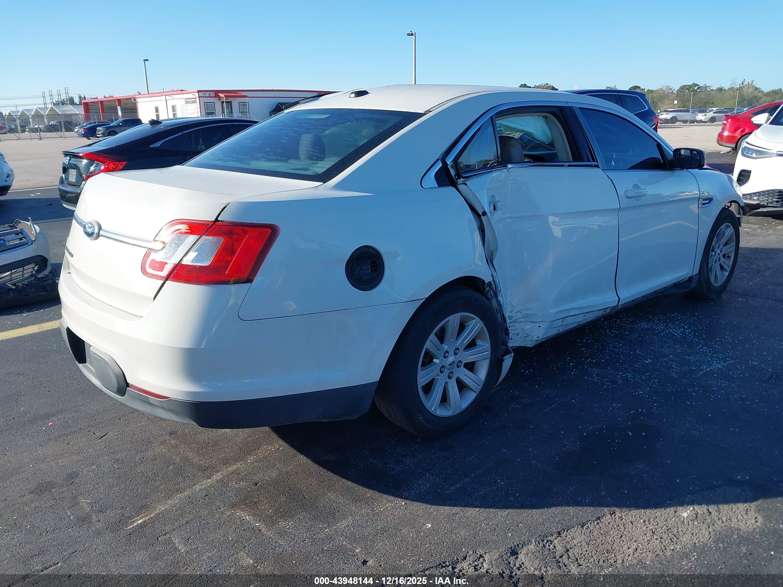 FORD TAURUS image 4