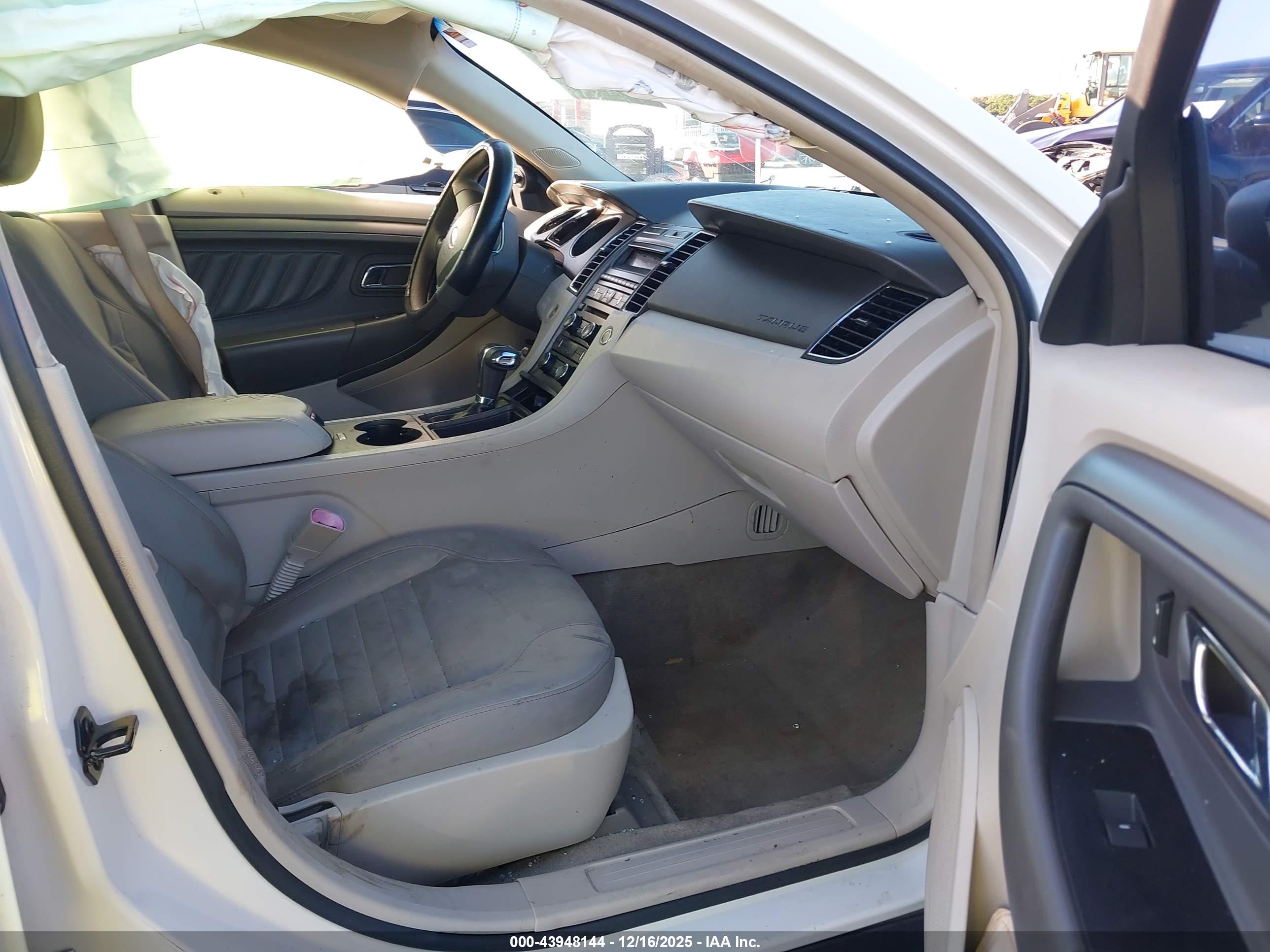 FORD TAURUS image 5