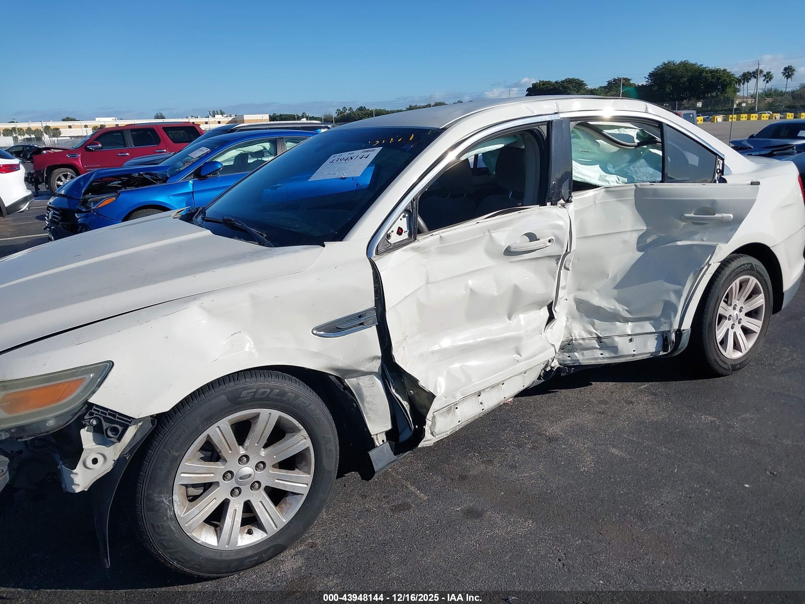 FORD TAURUS image 6