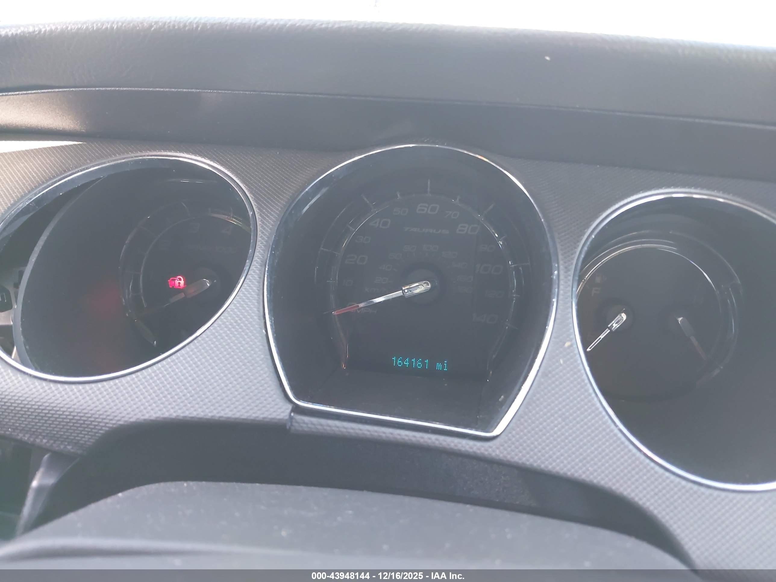 FORD TAURUS image 7