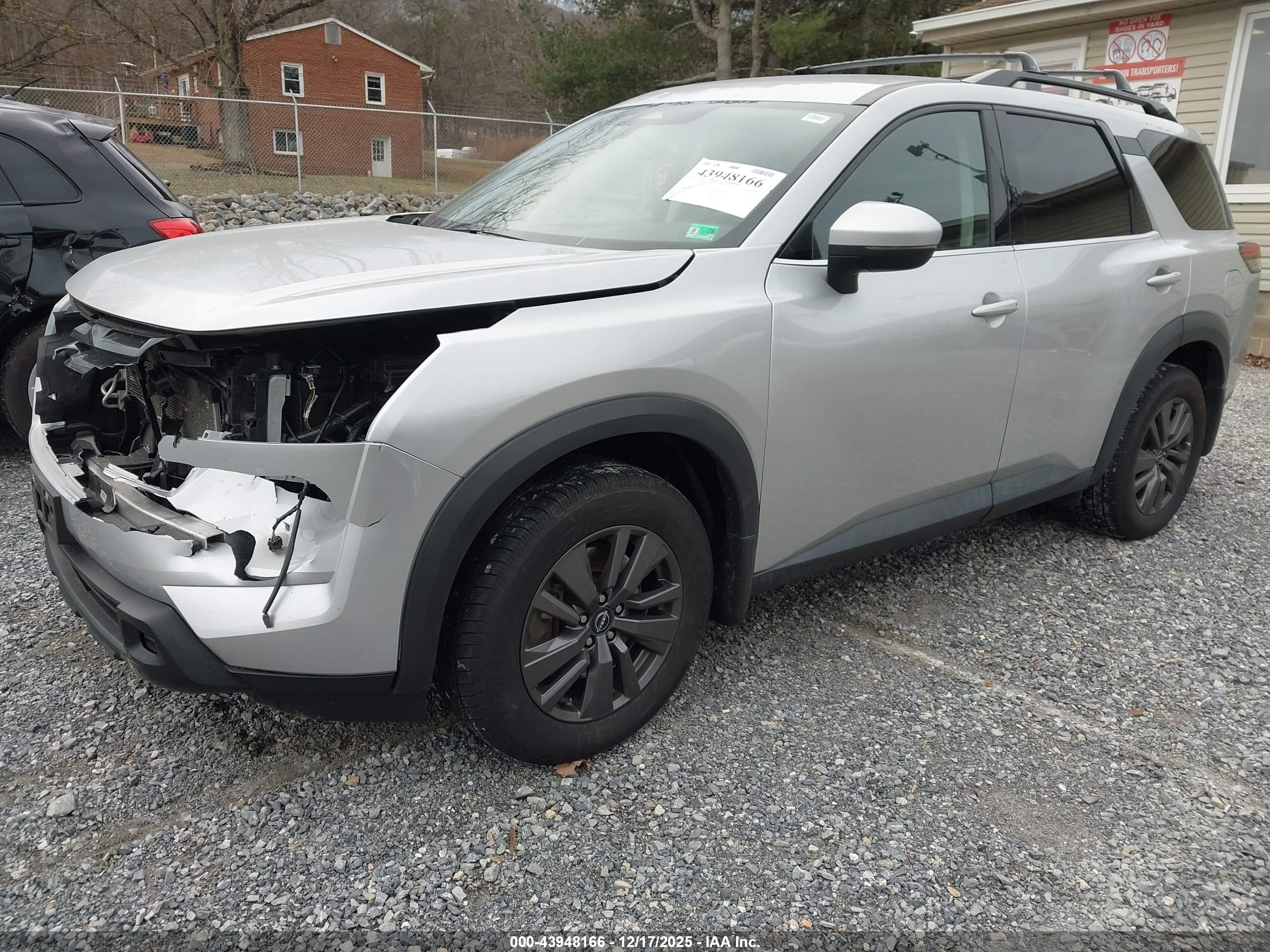 NISSAN PATHFINDER image 2