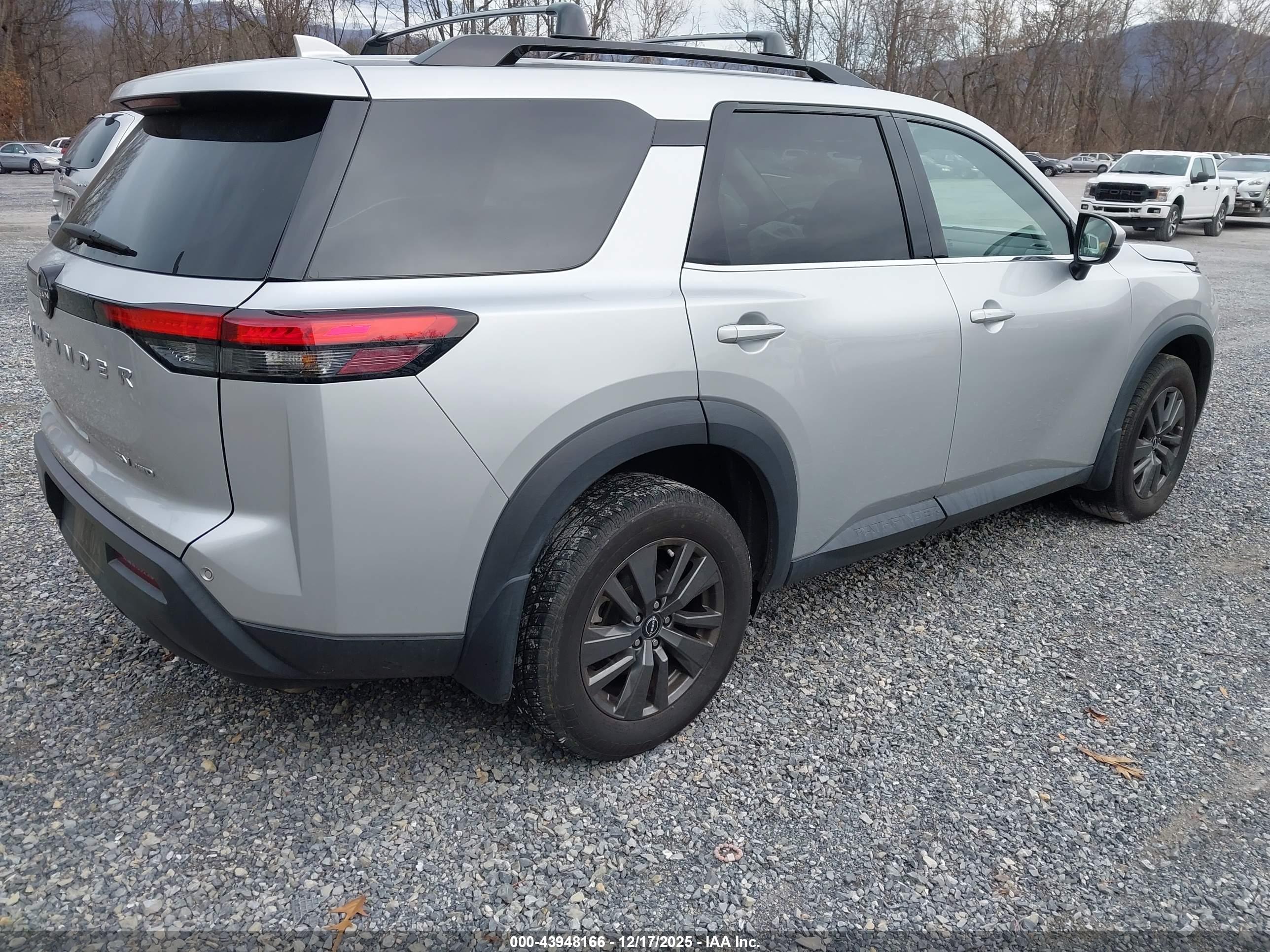 NISSAN PATHFINDER image 4
