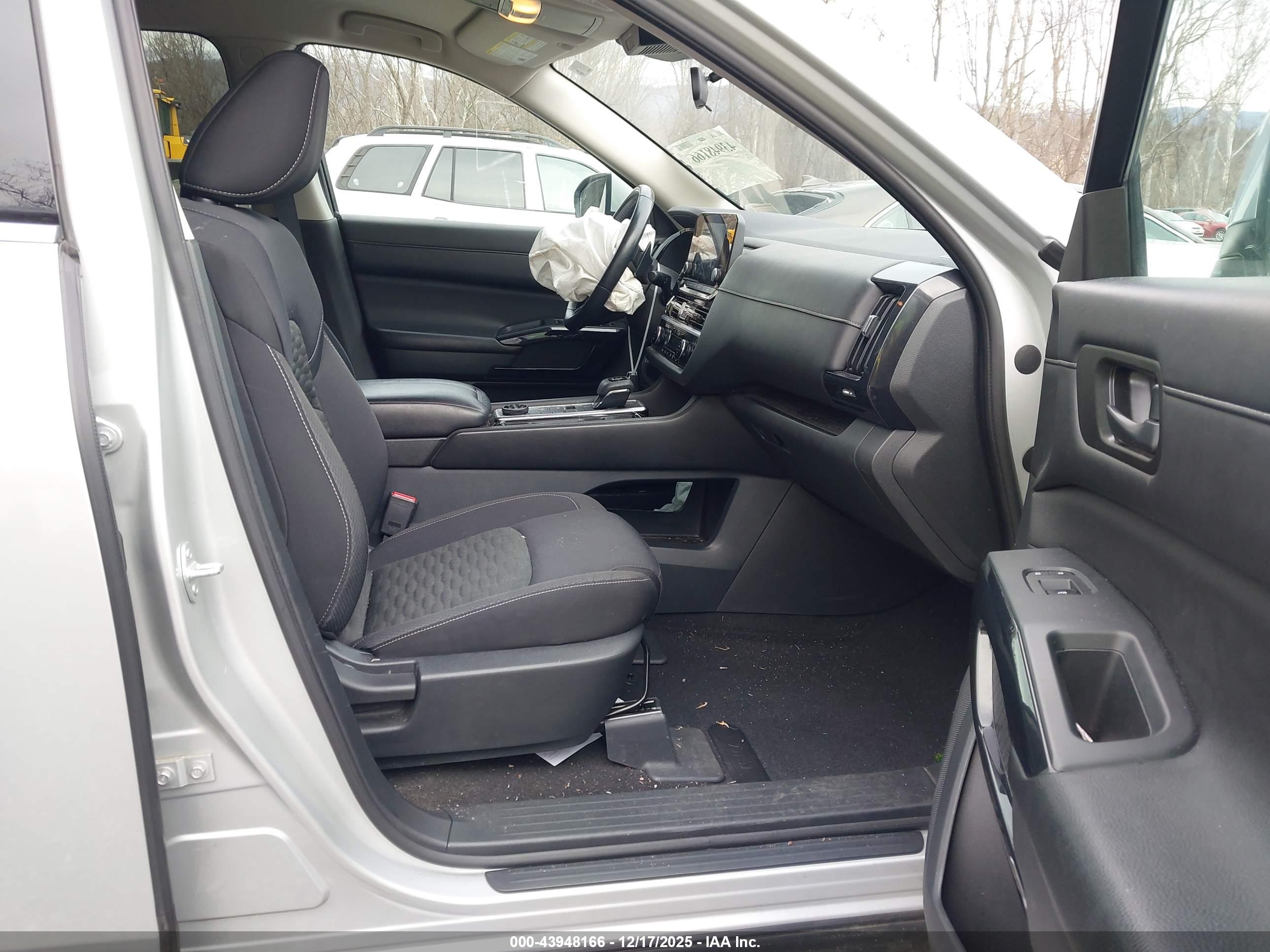 NISSAN PATHFINDER image 5