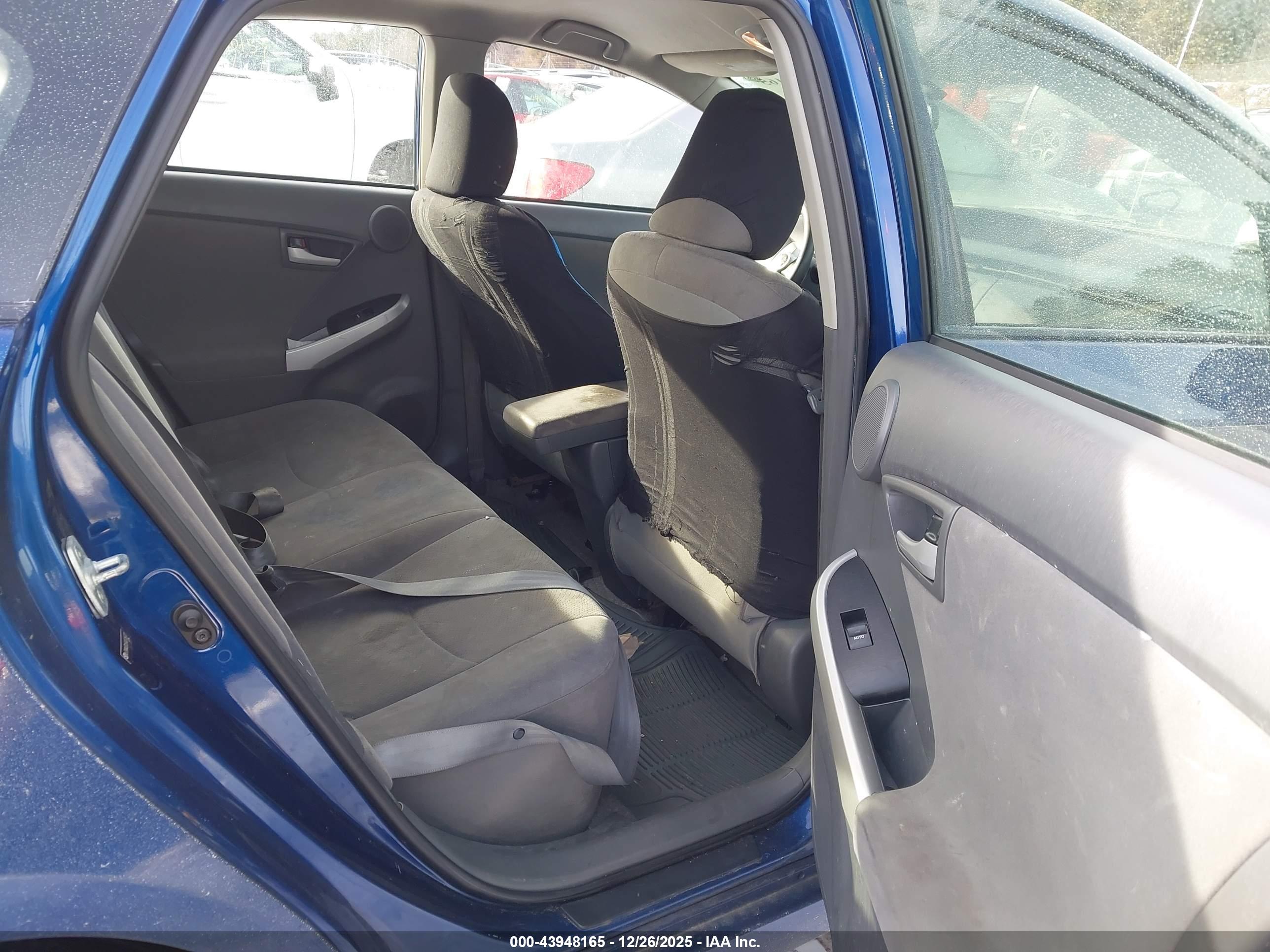 TOYOTA PRIUS image 8