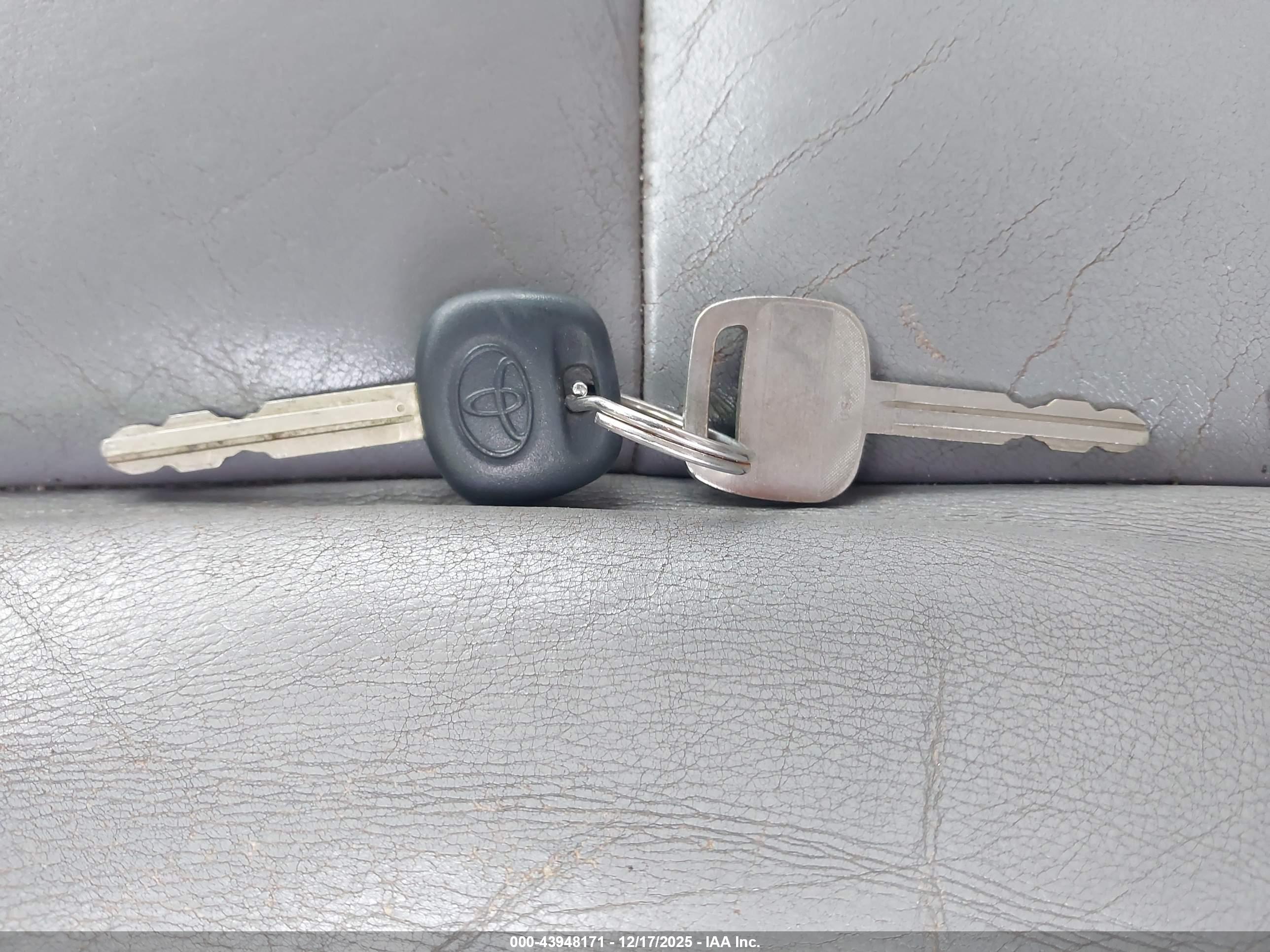 TOYOTA SEQUOIA image 11