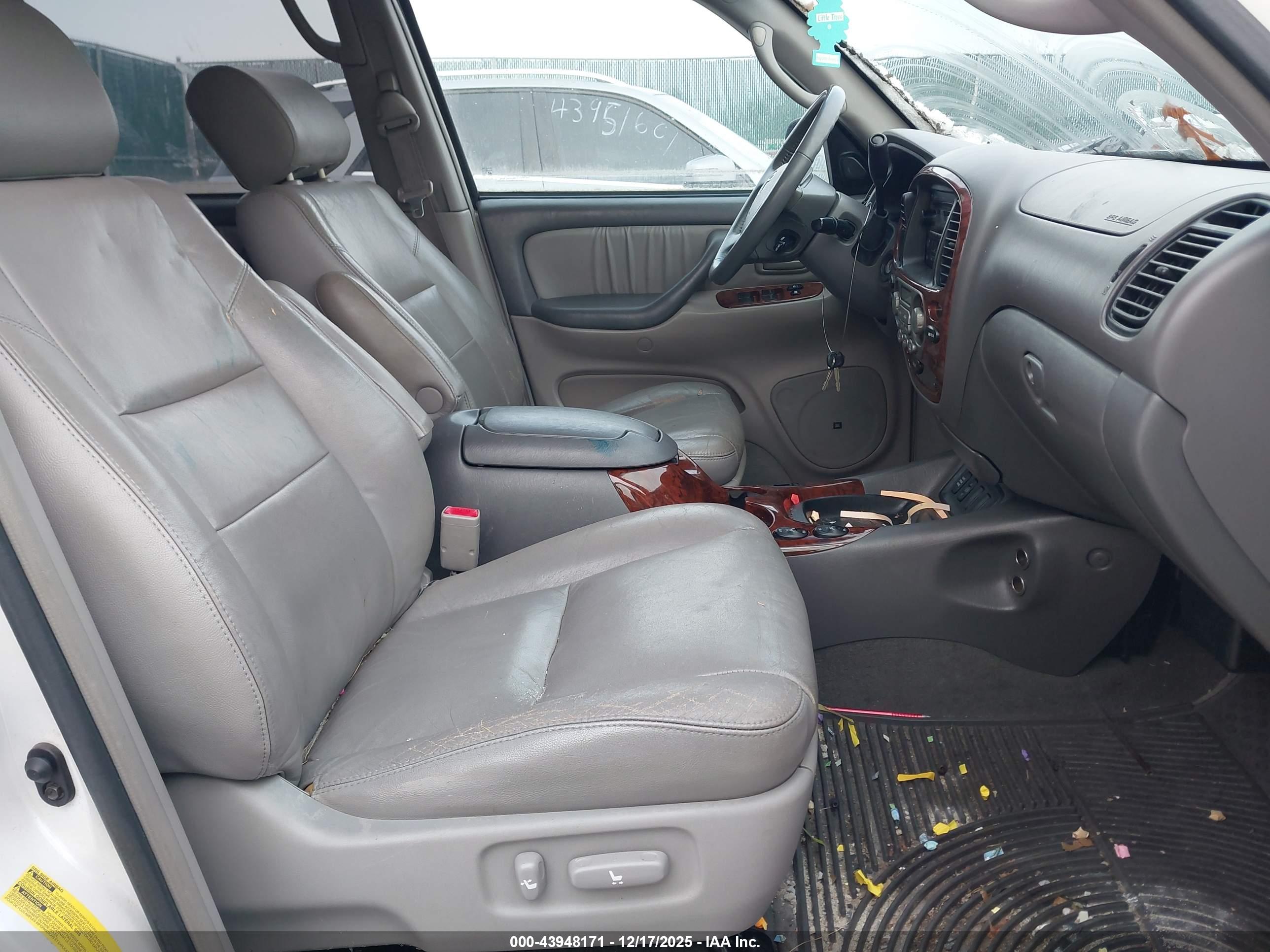 TOYOTA SEQUOIA image 5
