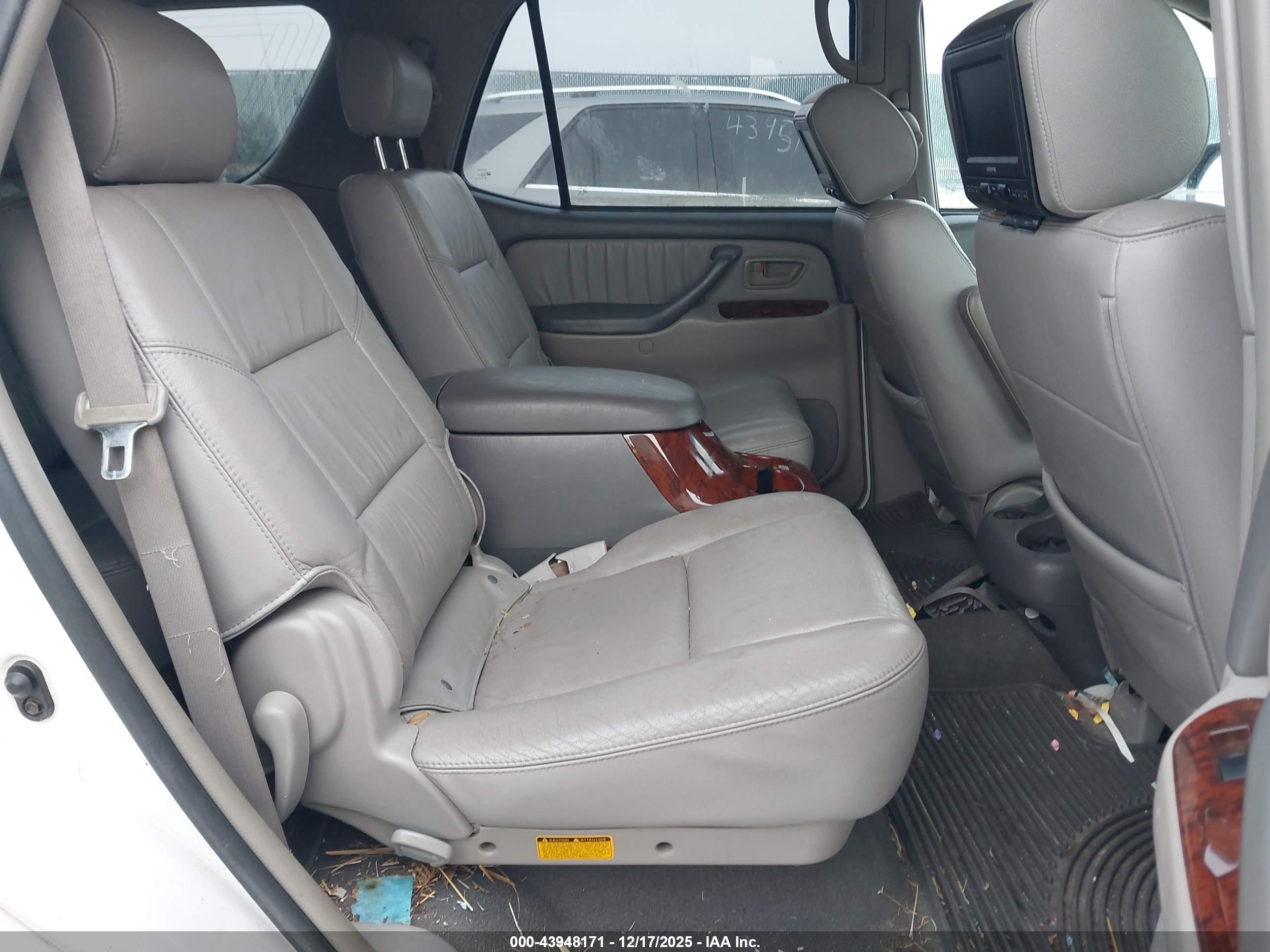 TOYOTA SEQUOIA image 8