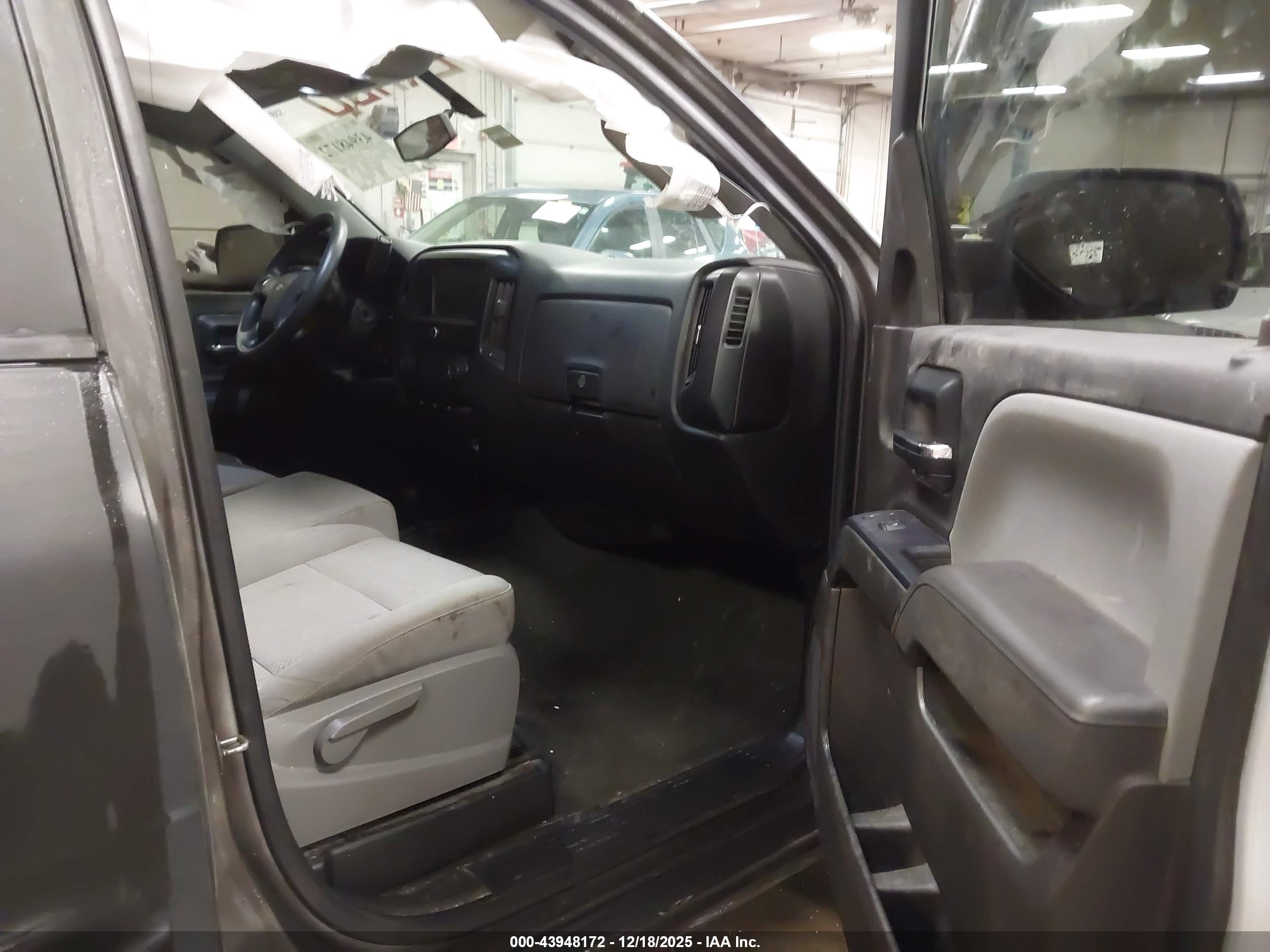 CHEVROLET SILVERADO image 5