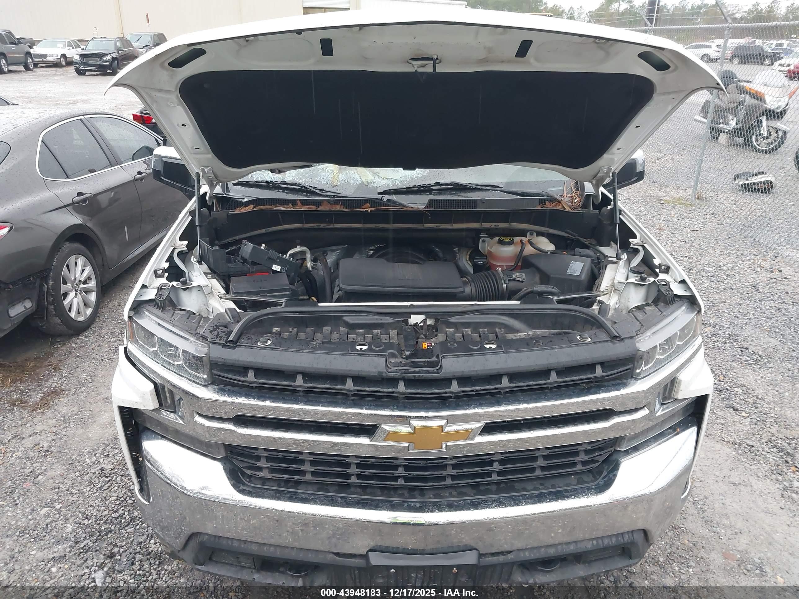 CHEVROLET SILVERADO image 10