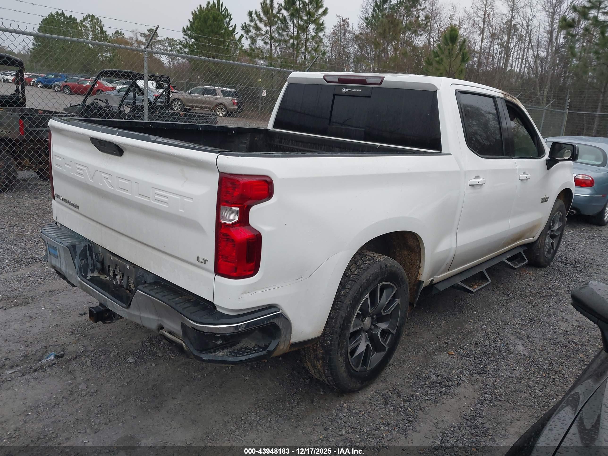 CHEVROLET SILVERADO image 4