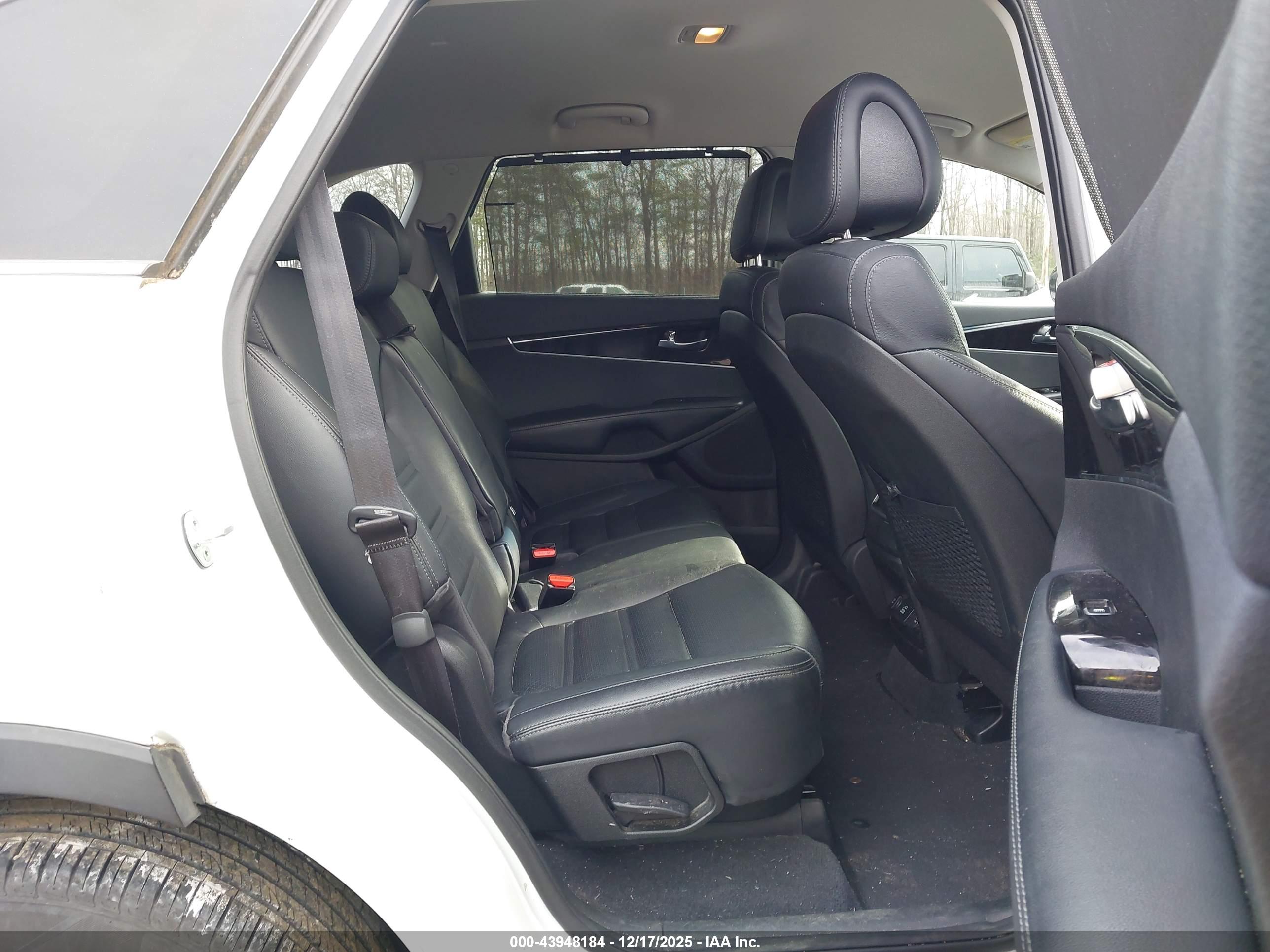 KIA SORENTO image 8