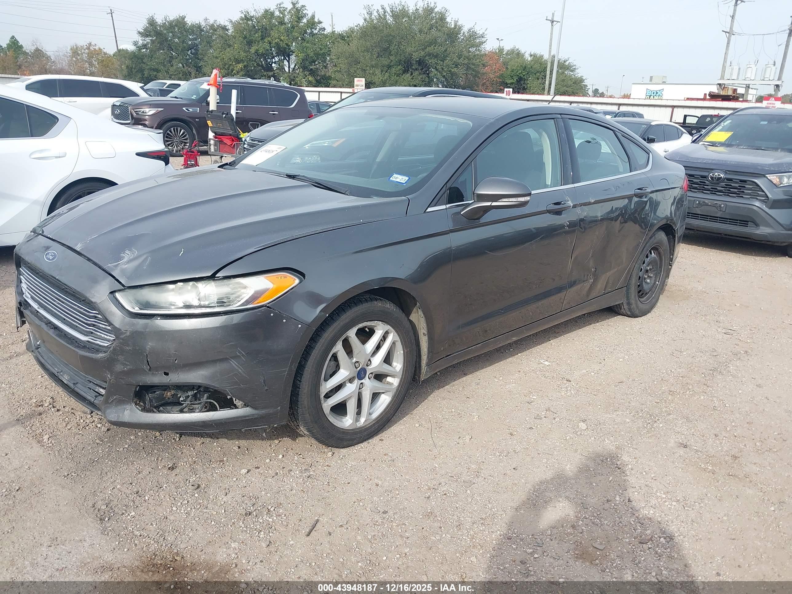 FORD FUSION image 2