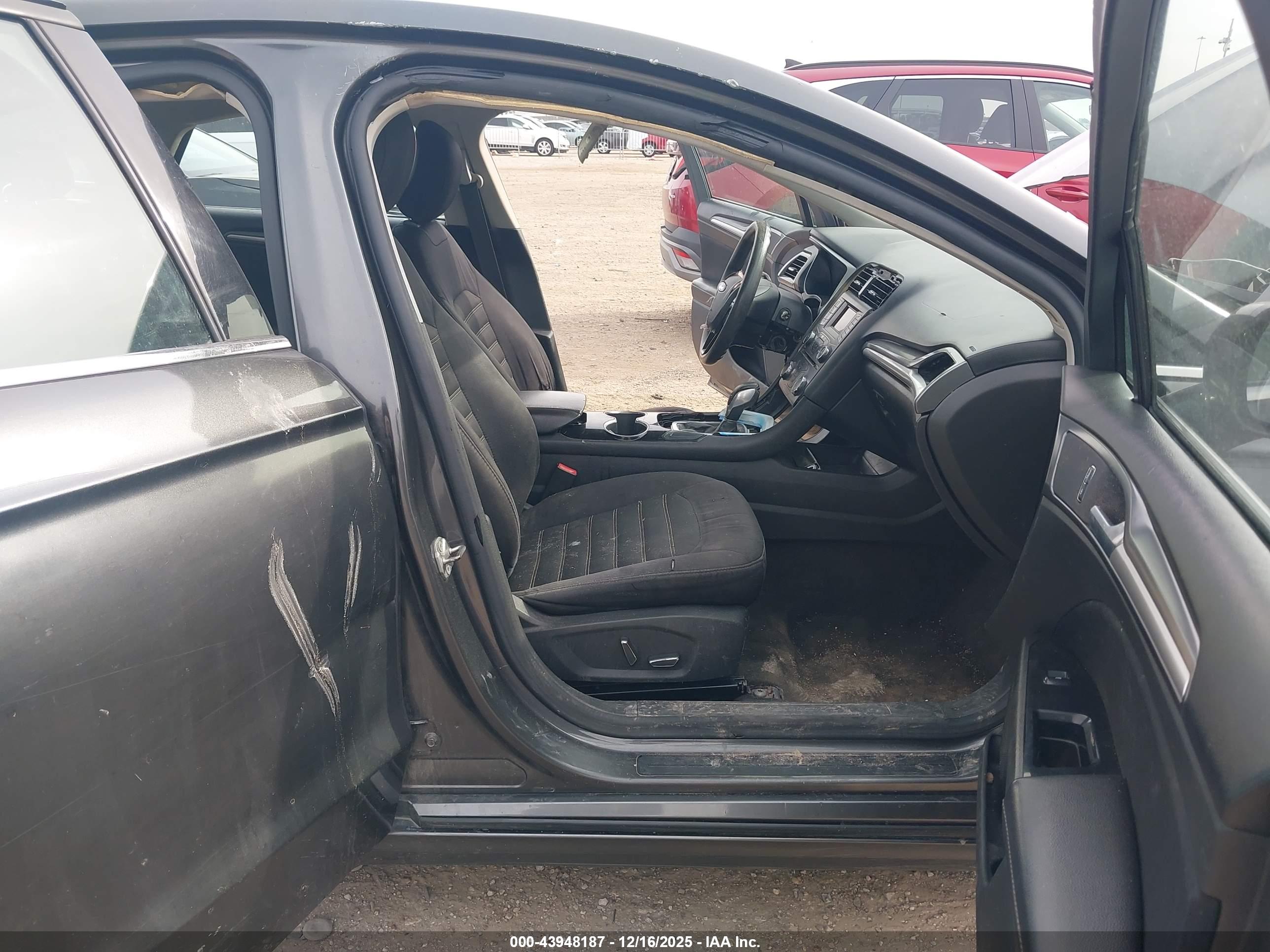 FORD FUSION image 5
