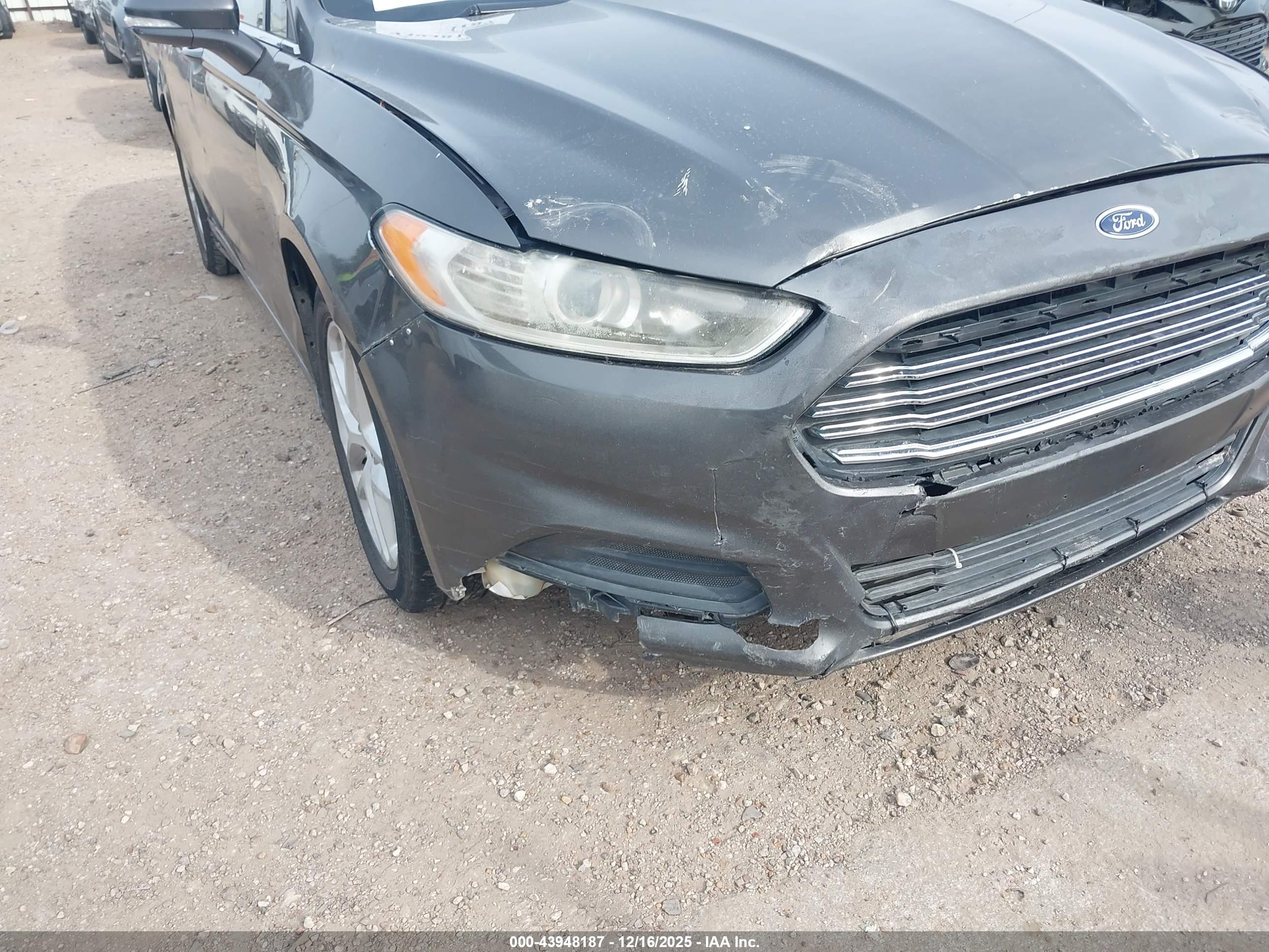 FORD FUSION image 6