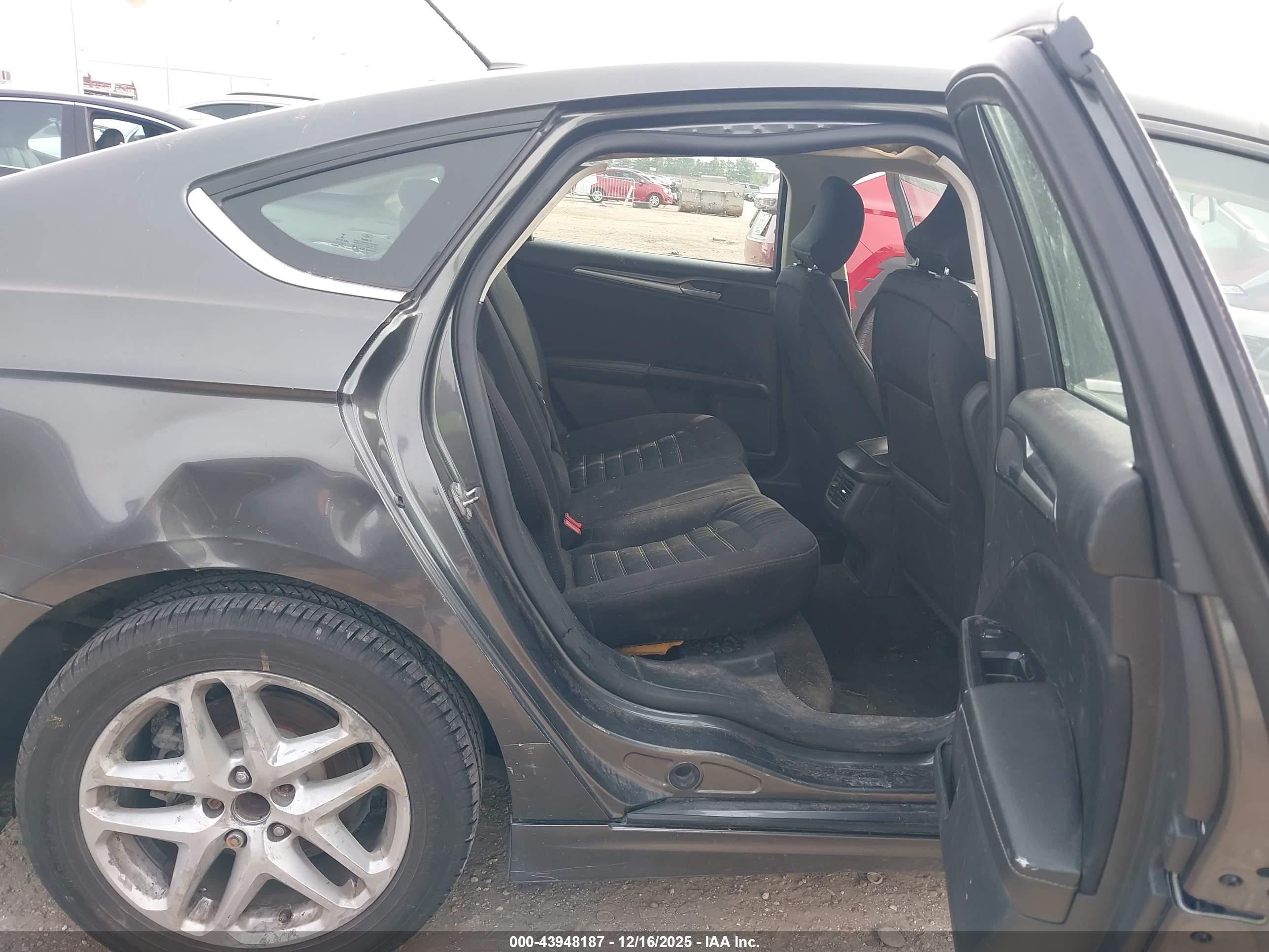 FORD FUSION image 8