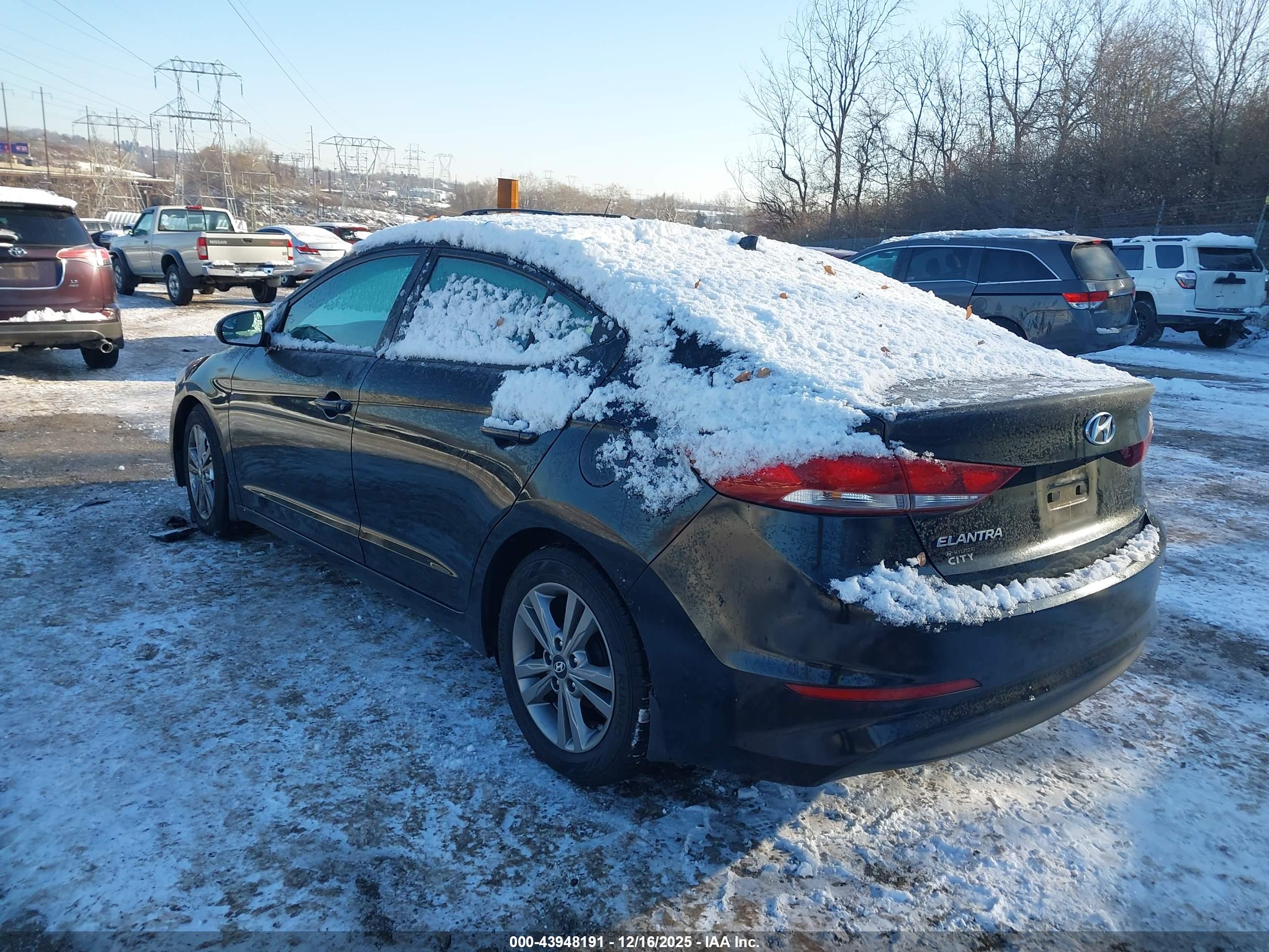 HYUNDAI ELANTRA image 3