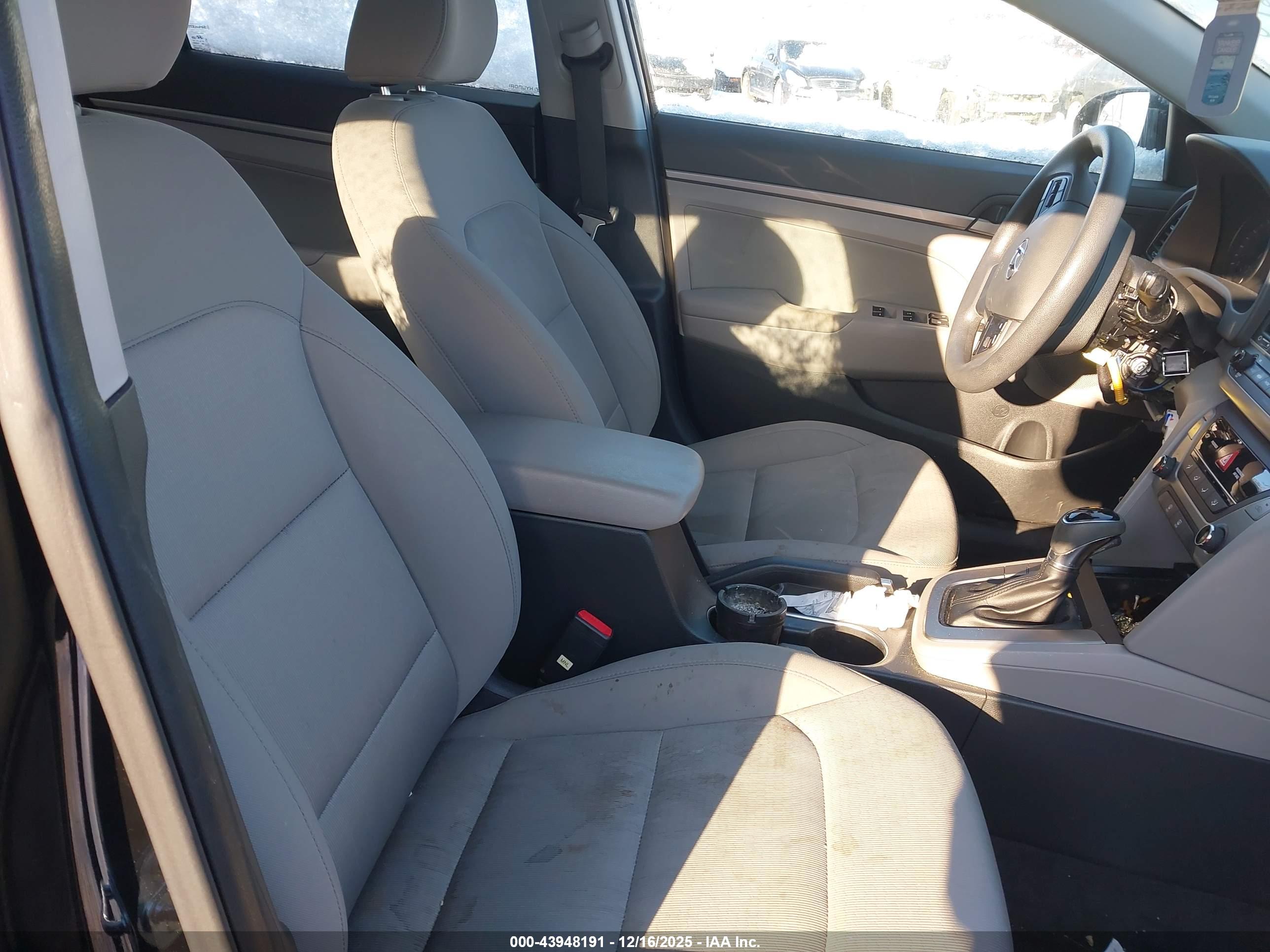 HYUNDAI ELANTRA image 5