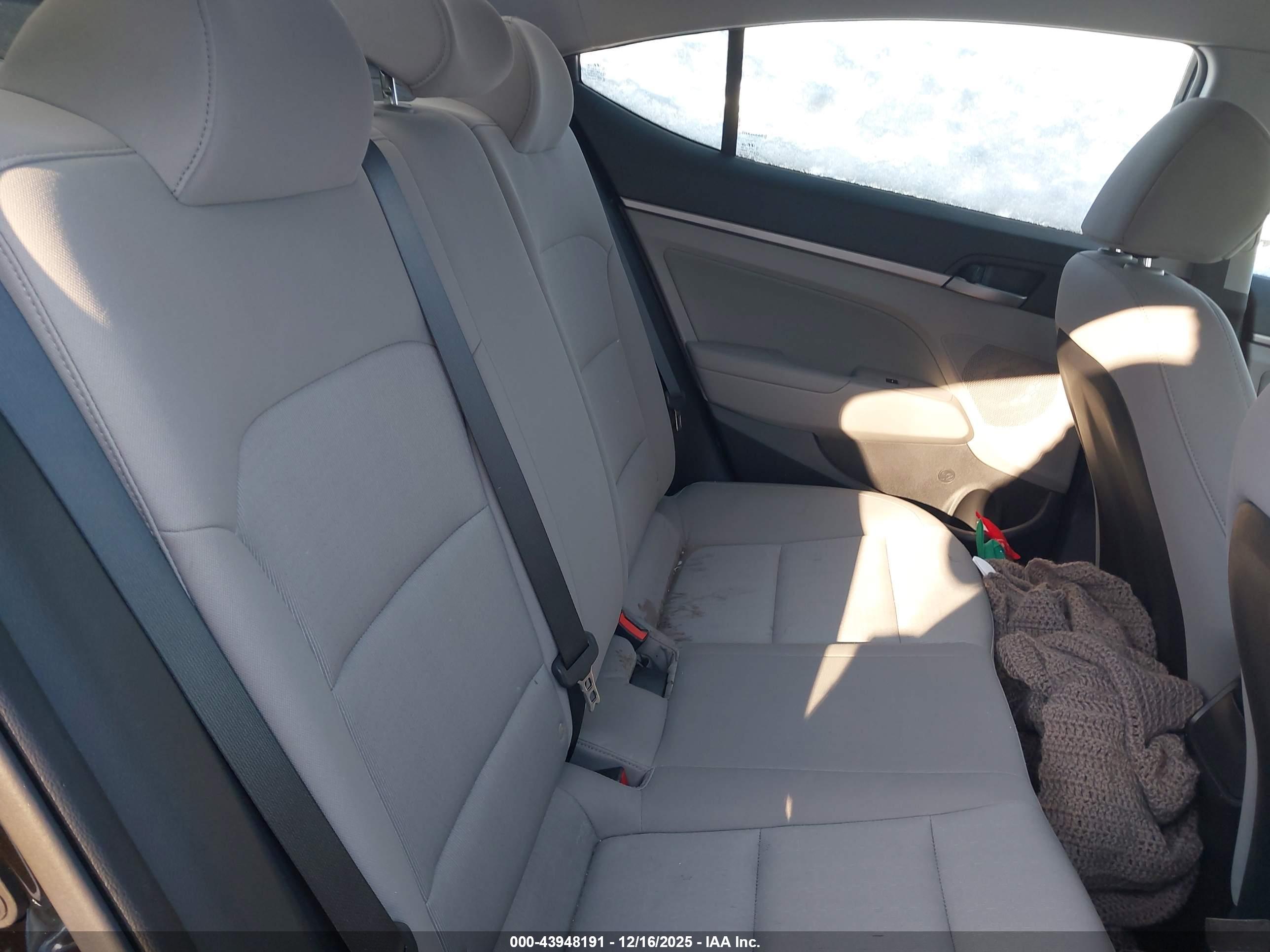 HYUNDAI ELANTRA image 8