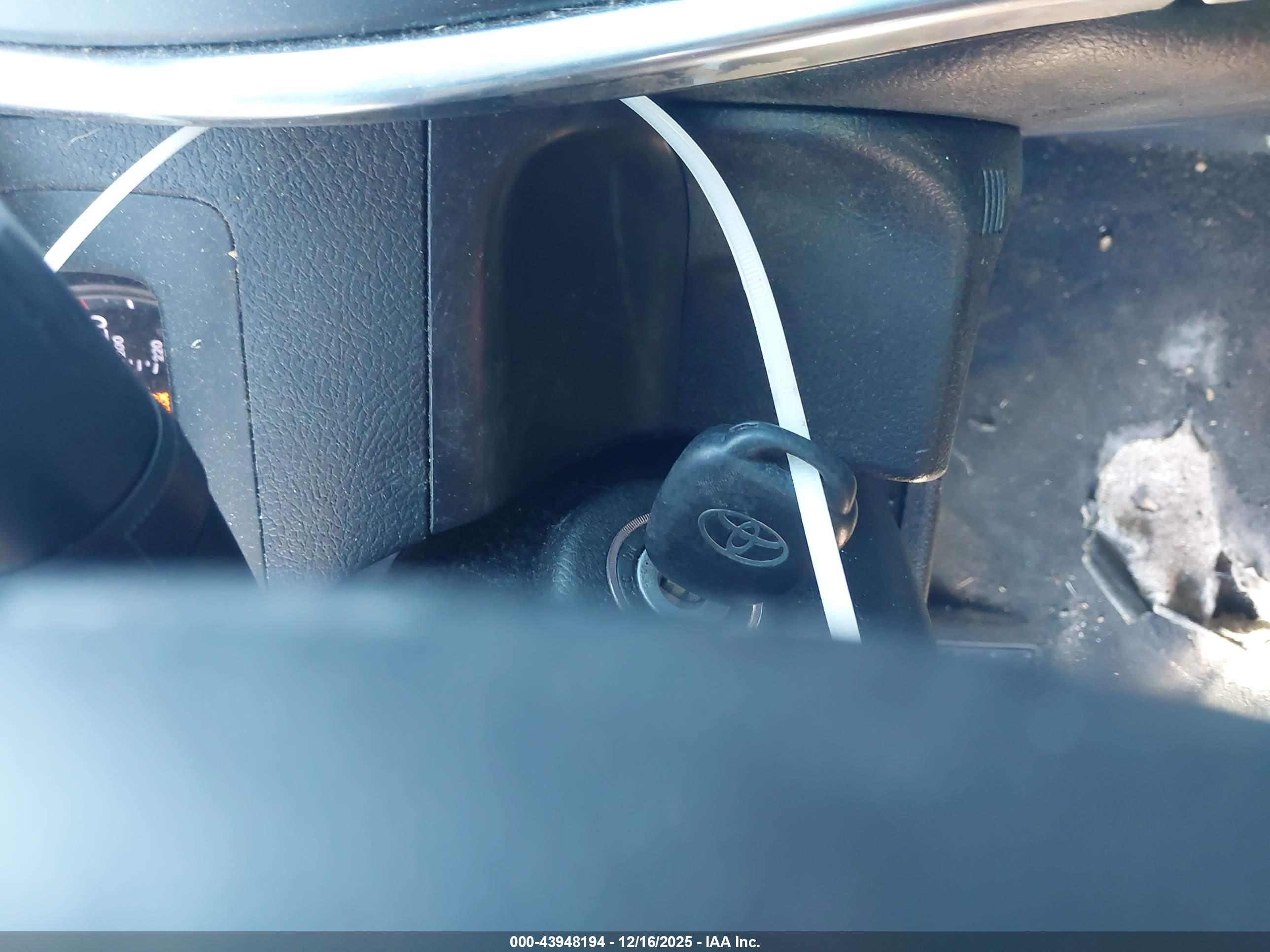 TOYOTA CAMRY image 11