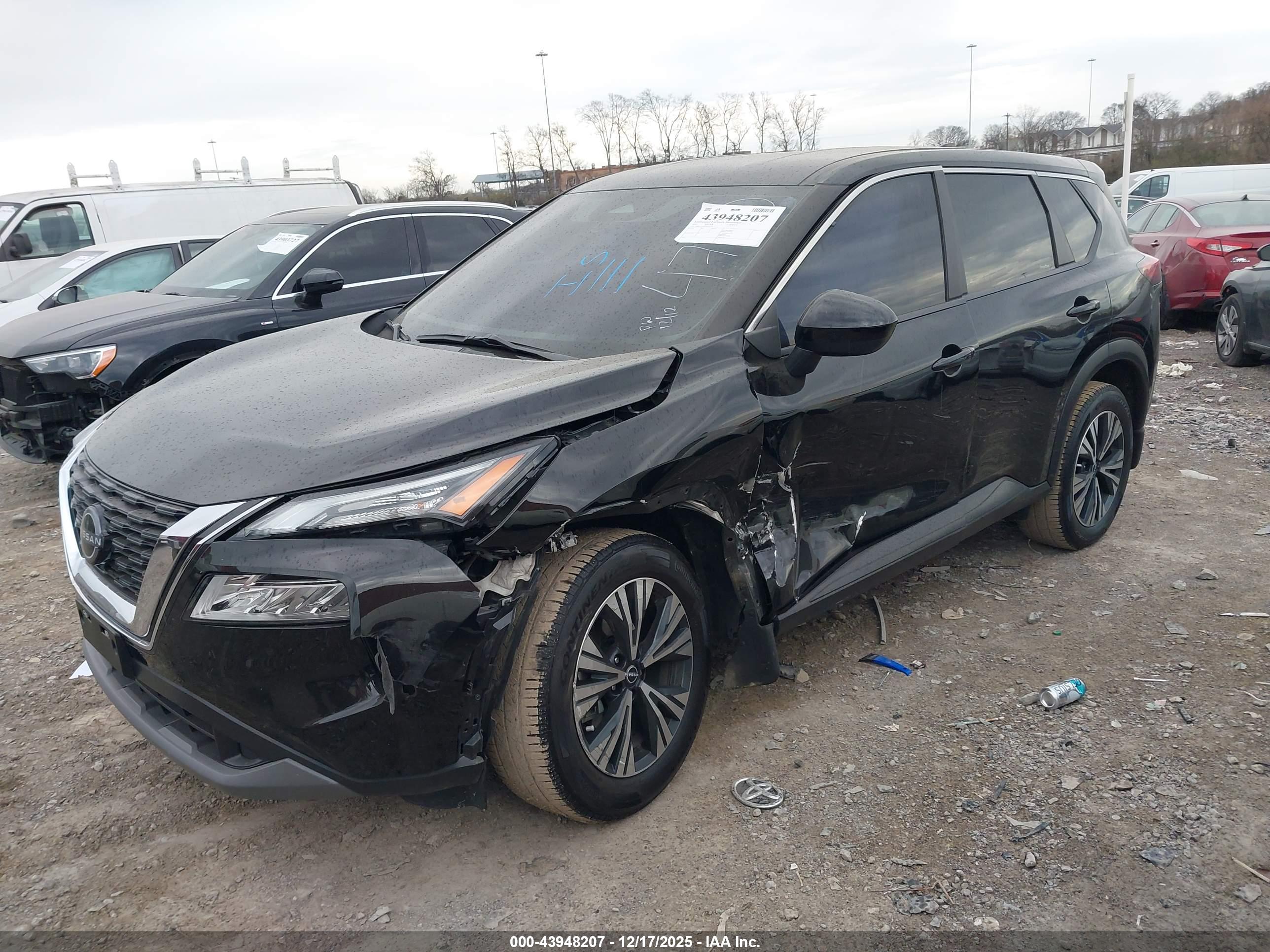 NISSAN ROGUE image 2