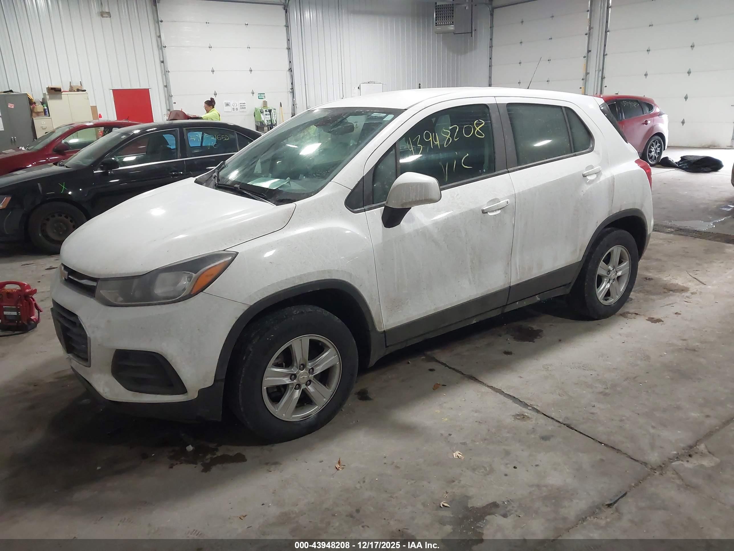 CHEVROLET TRAX image 2