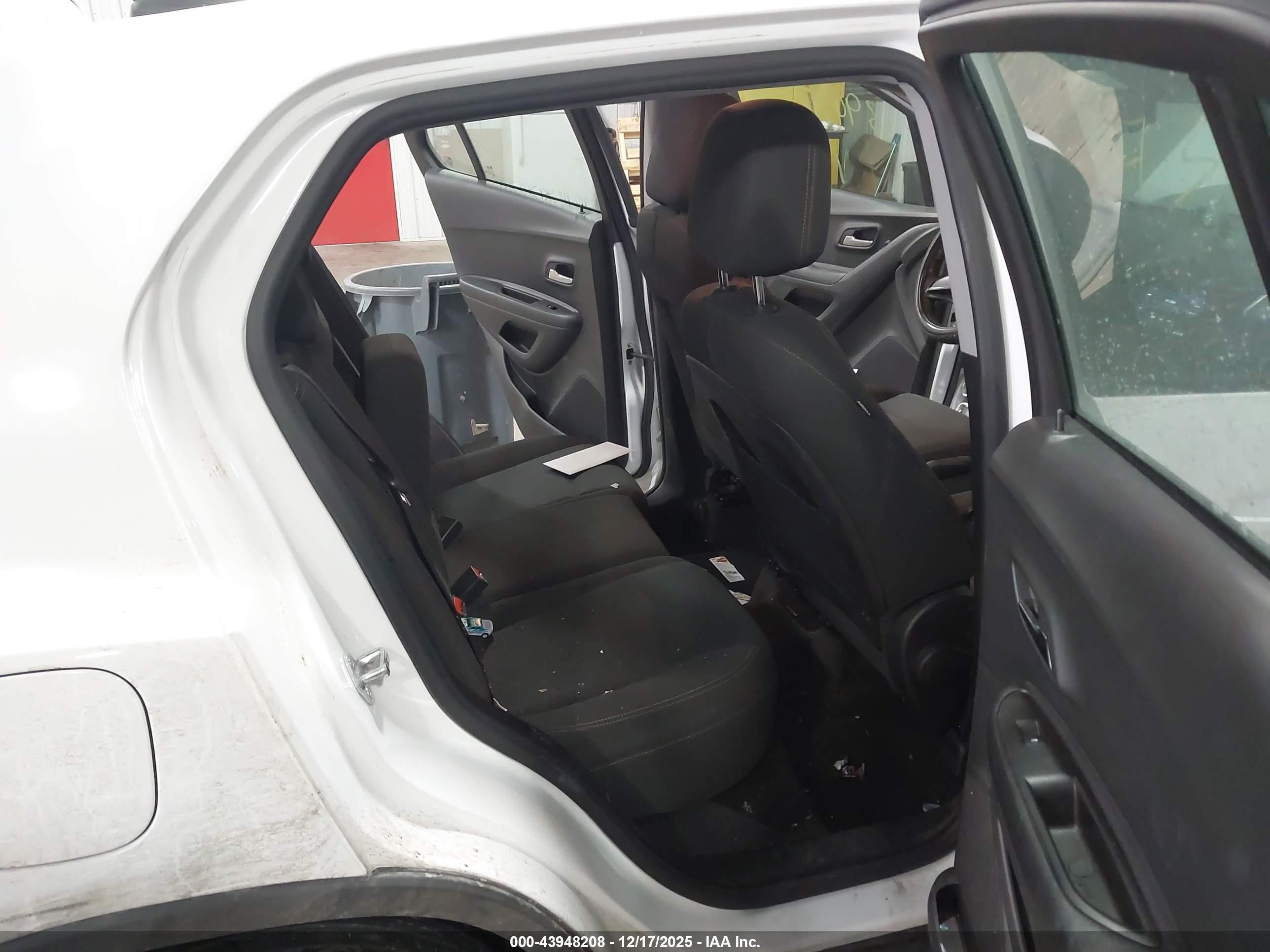 CHEVROLET TRAX image 8