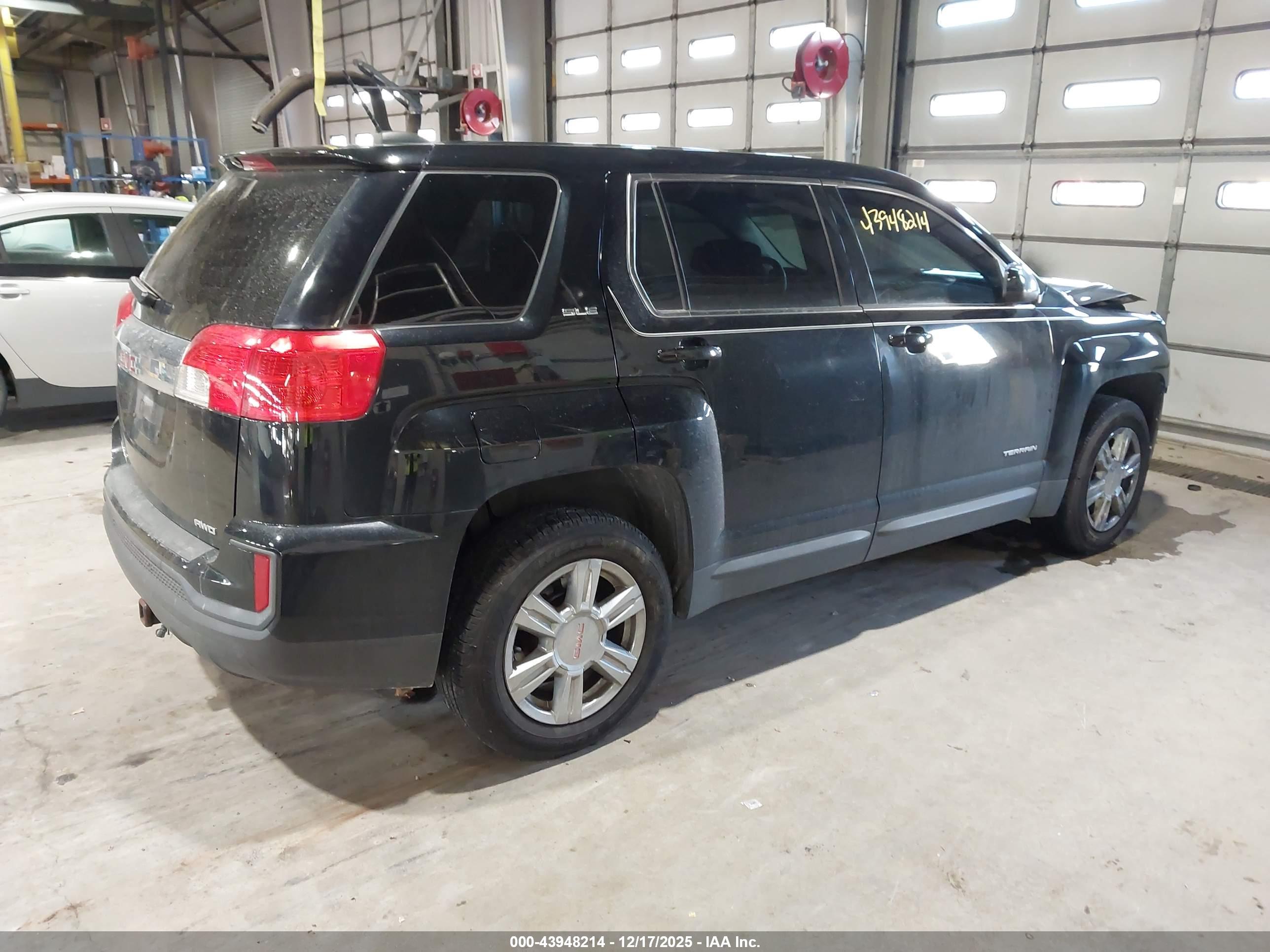 GMC TERRAIN image 4