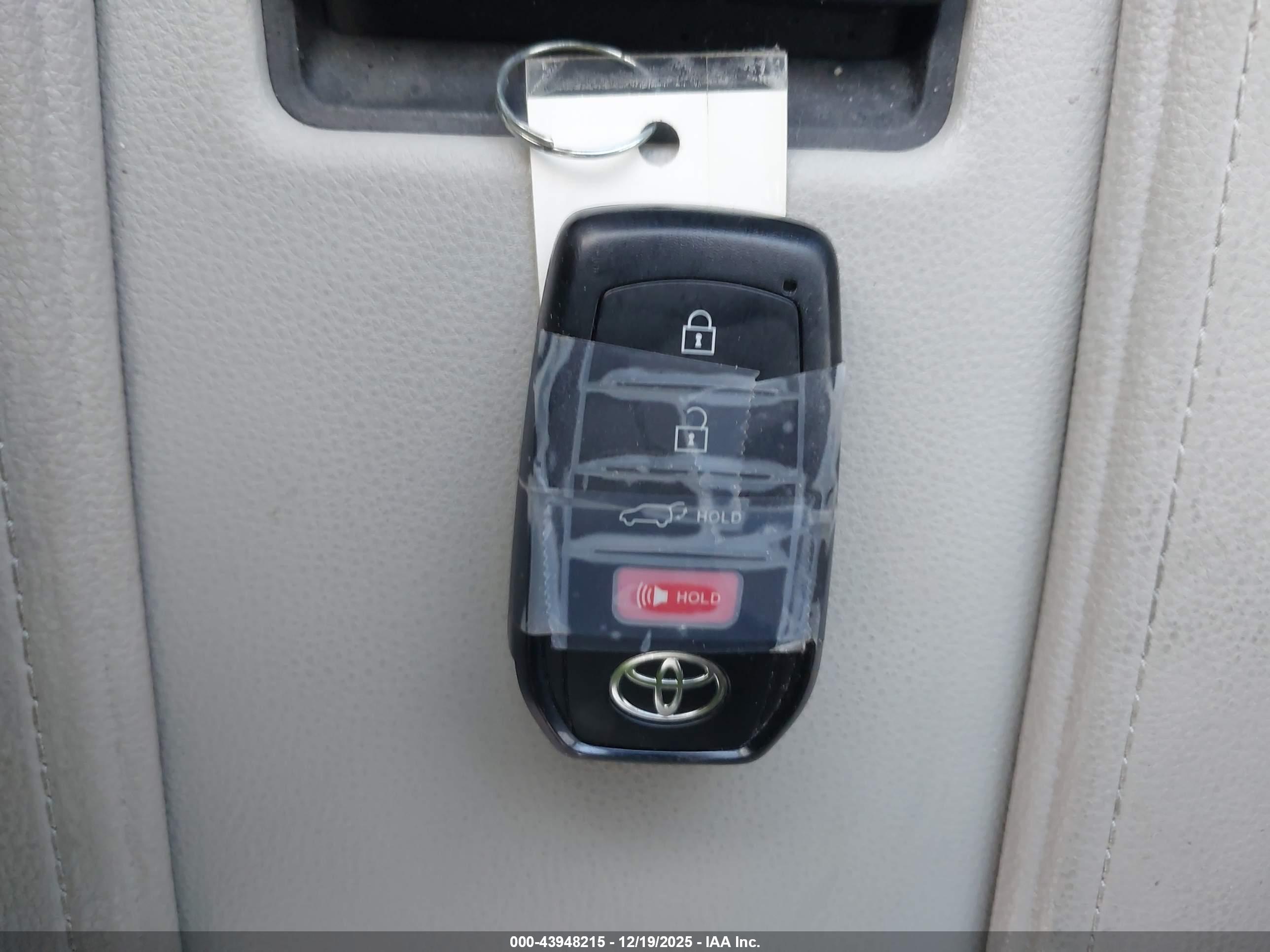 TOYOTA GRAND image 11