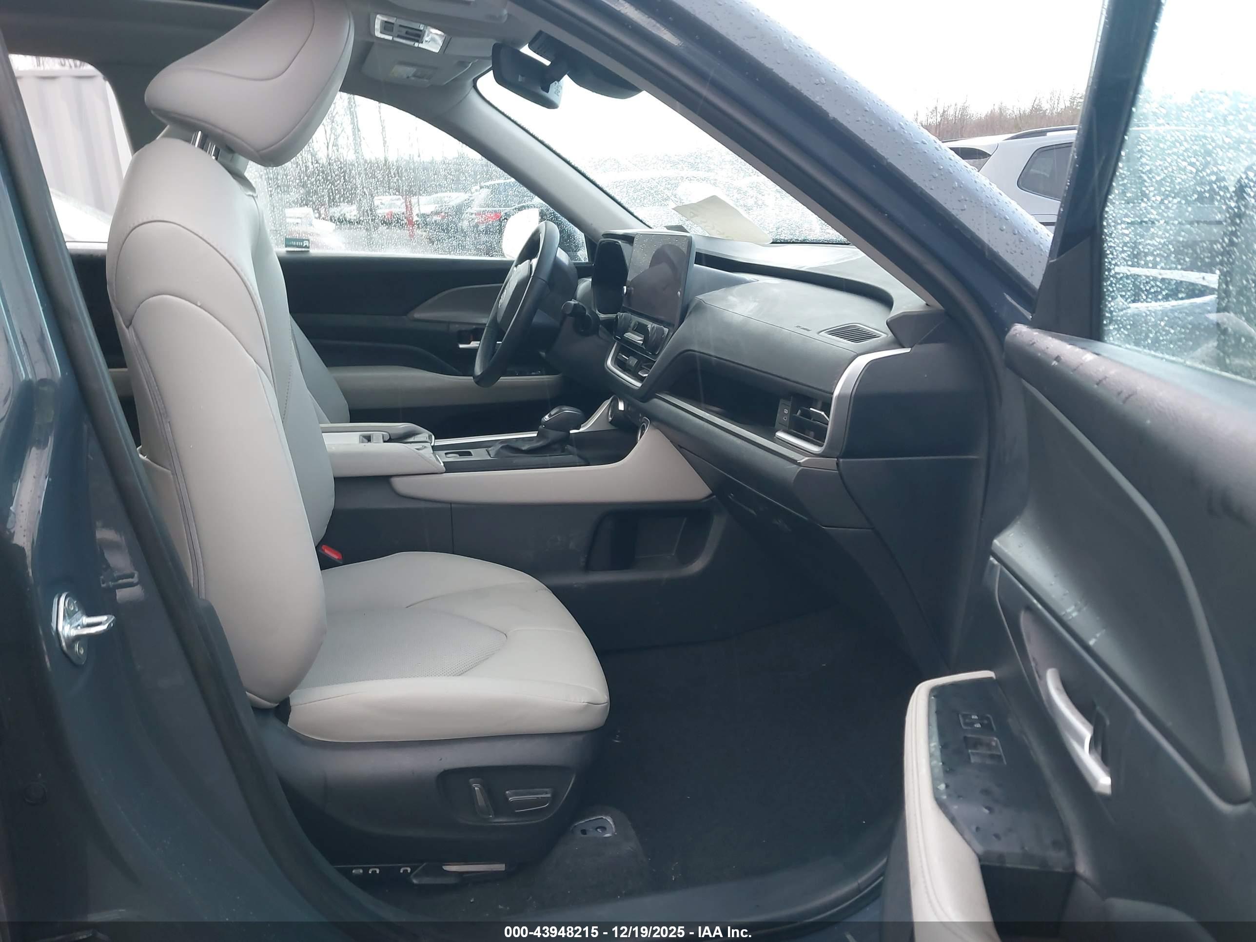 TOYOTA GRAND image 5