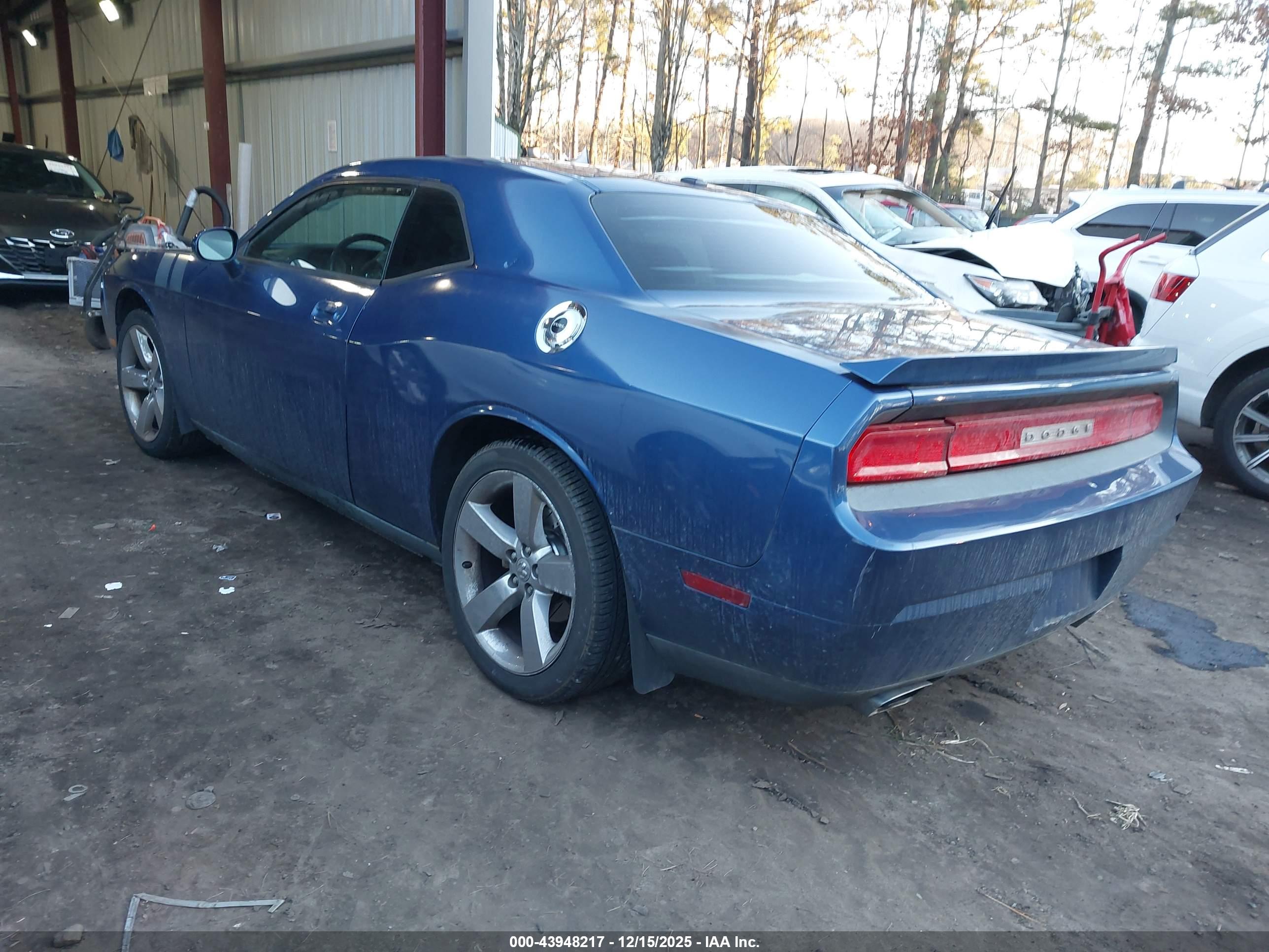 DODGE CHALLENGER image 3