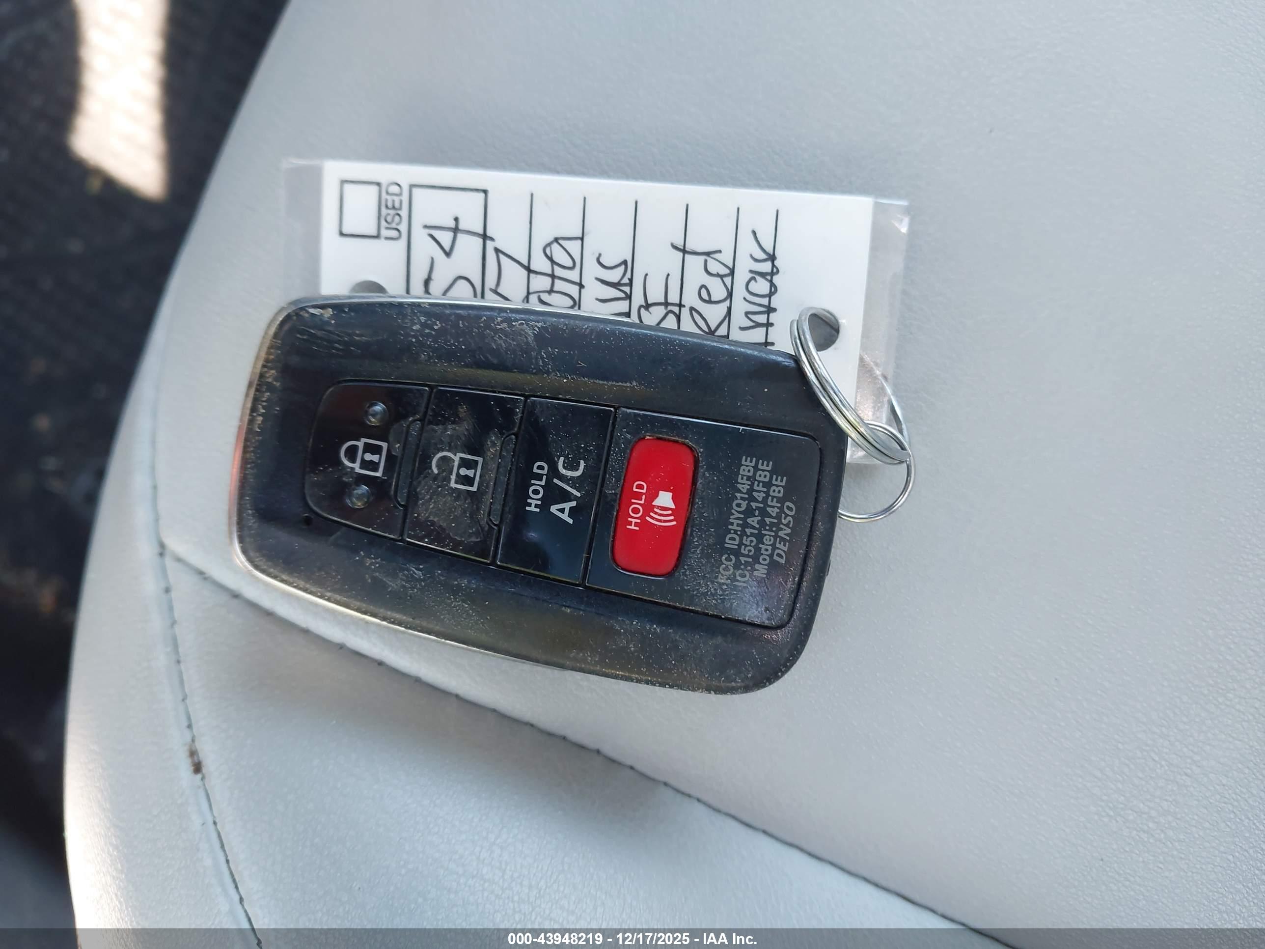 TOYOTA PRIUS image 11