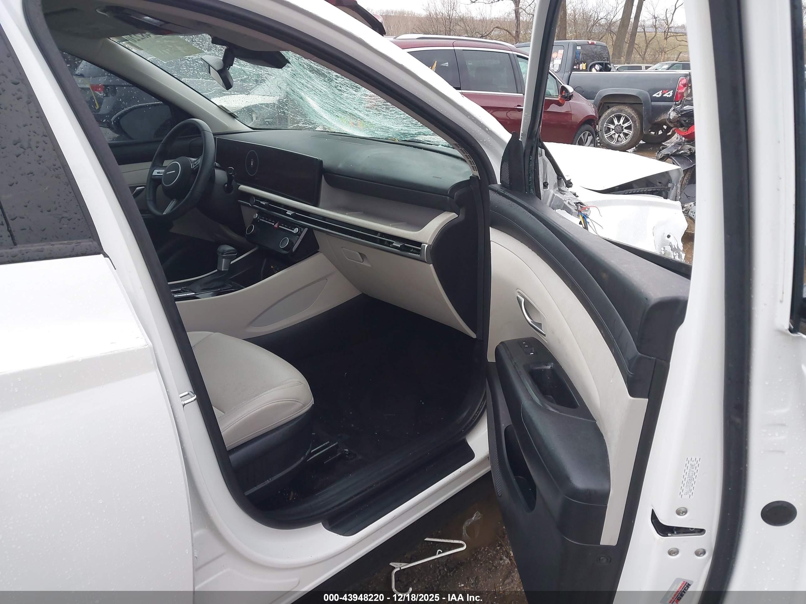 HYUNDAI TUCSON image 5