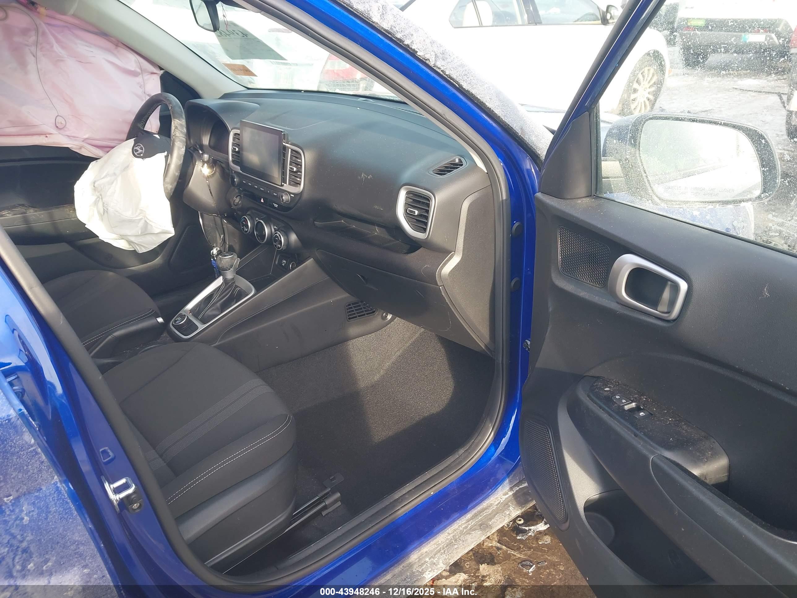 HYUNDAI VENUE image 5