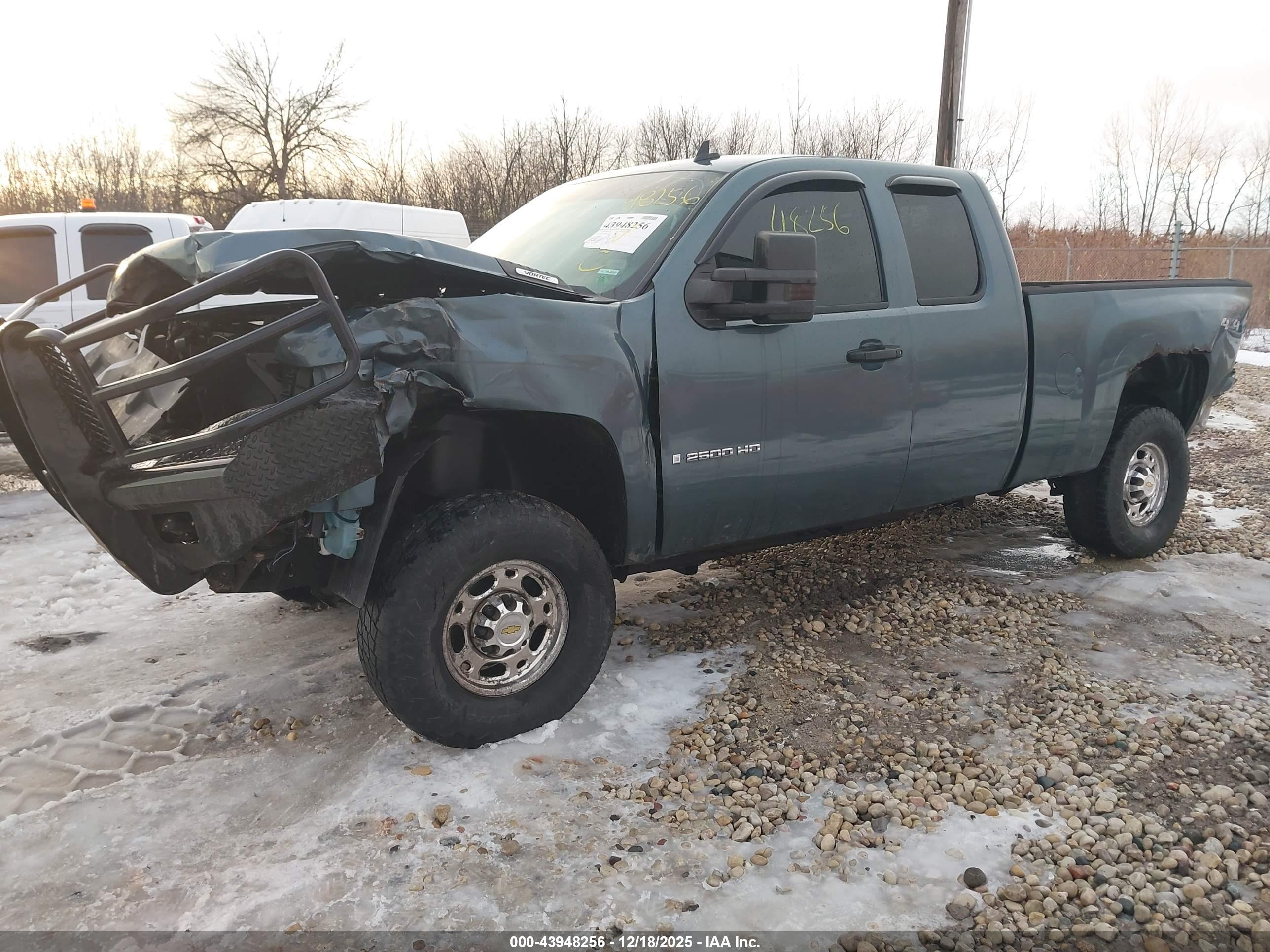 CHEVROLET SILVERADO image 2