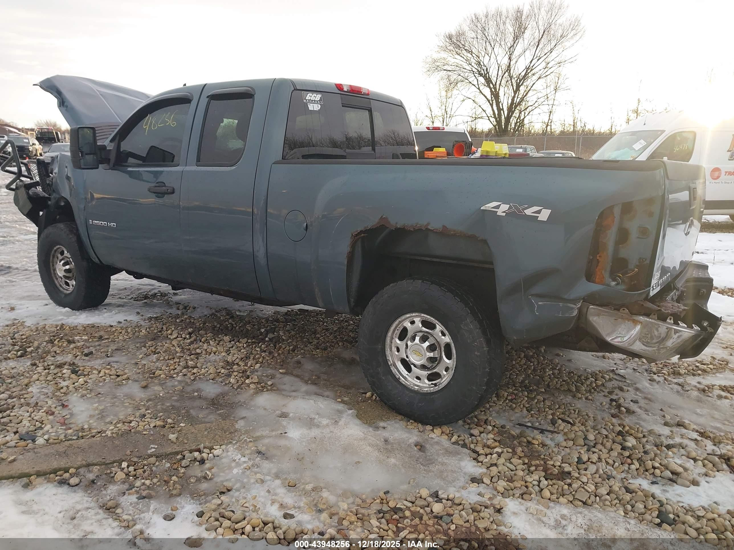 CHEVROLET SILVERADO image 3
