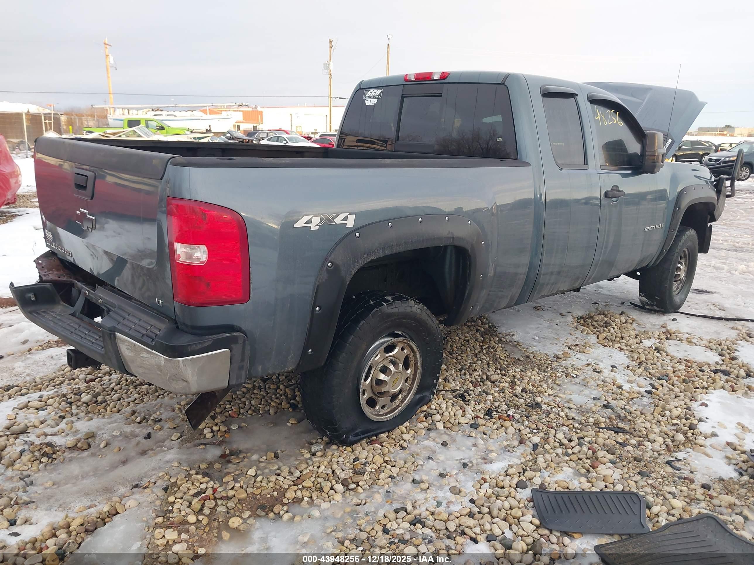 CHEVROLET SILVERADO image 4