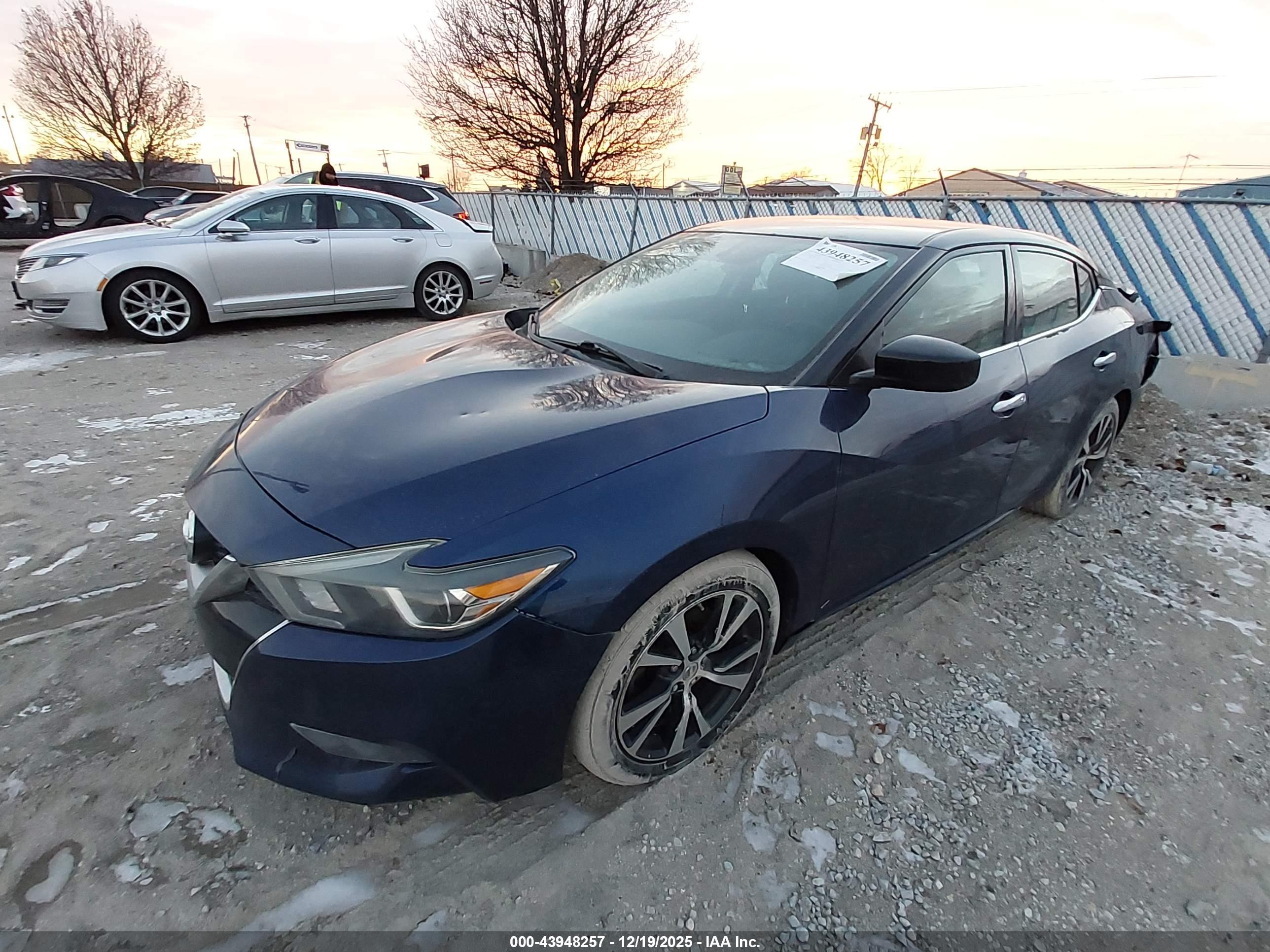 NISSAN MAXIMA image 2