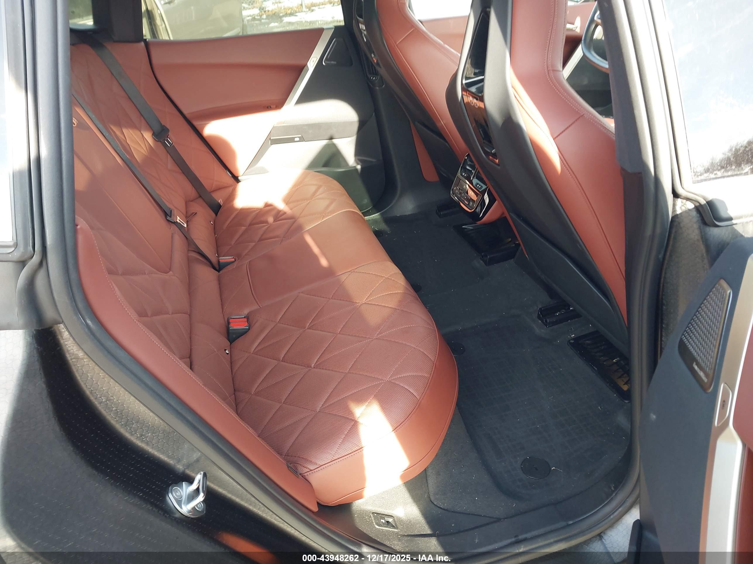 BMW IX image 8